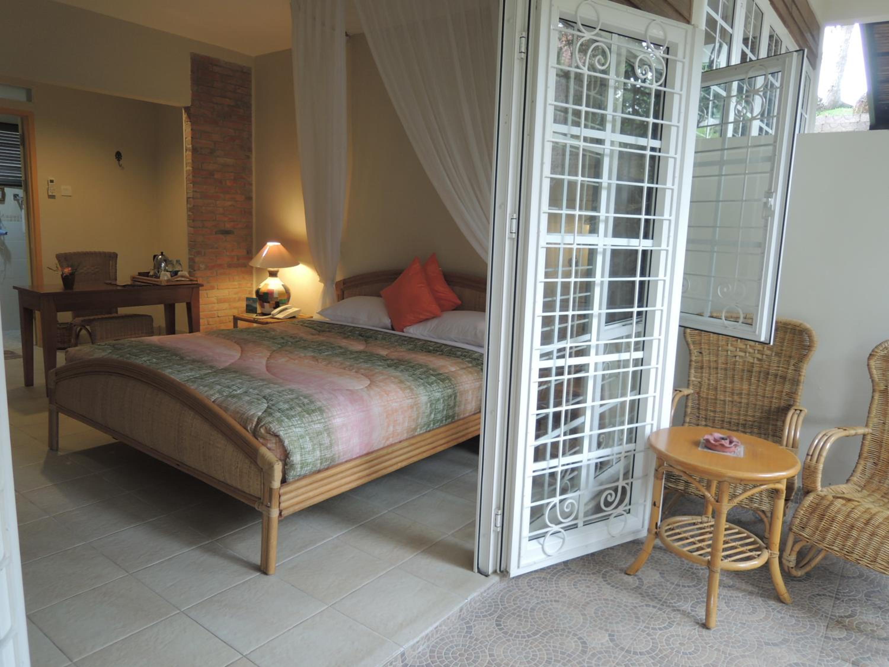 Honeymoon Suite - Photo 12