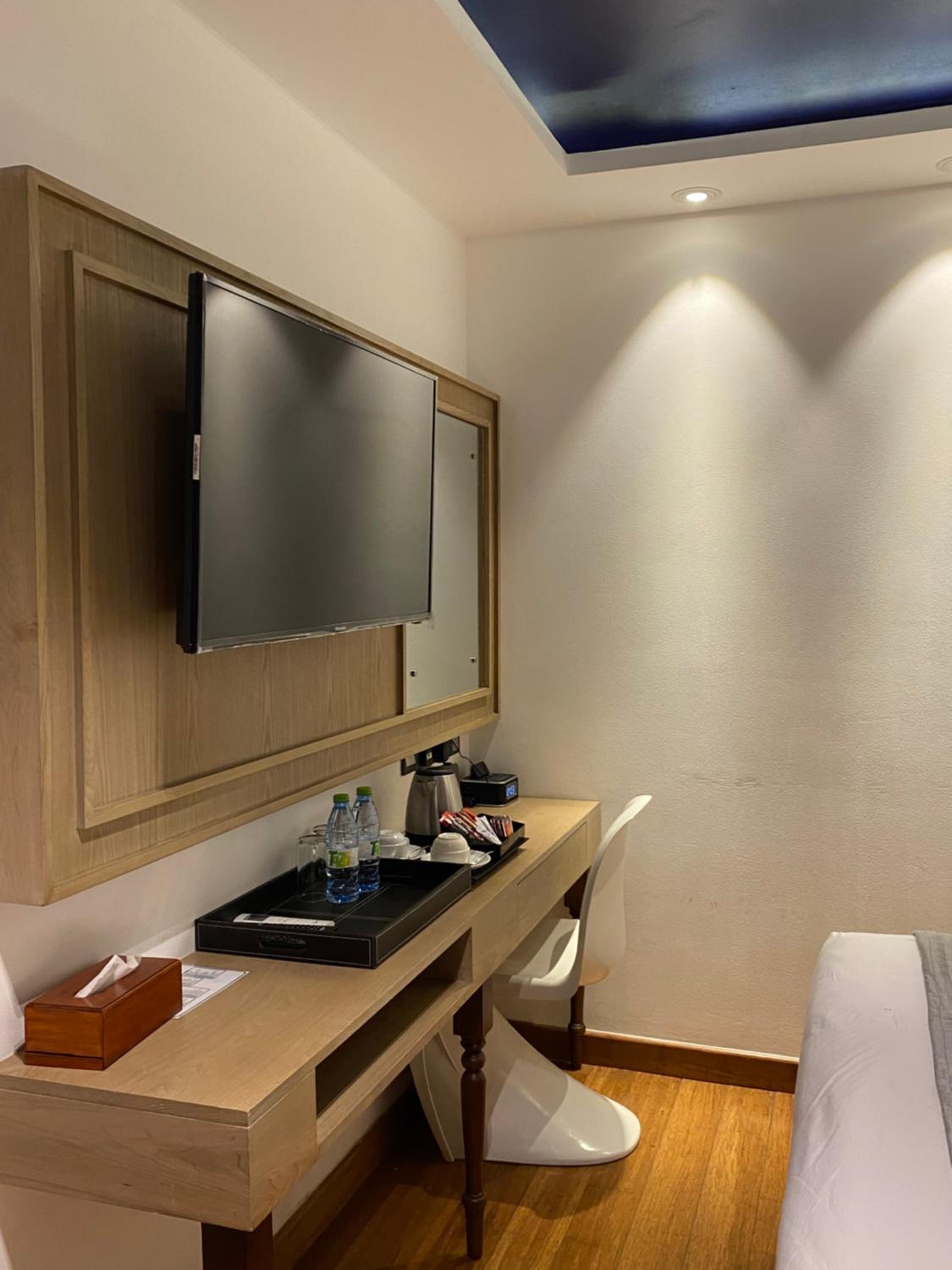 Standard Double Room (Free Return Airport Transfer and 10% off on Food & Beverage) - Photo 9