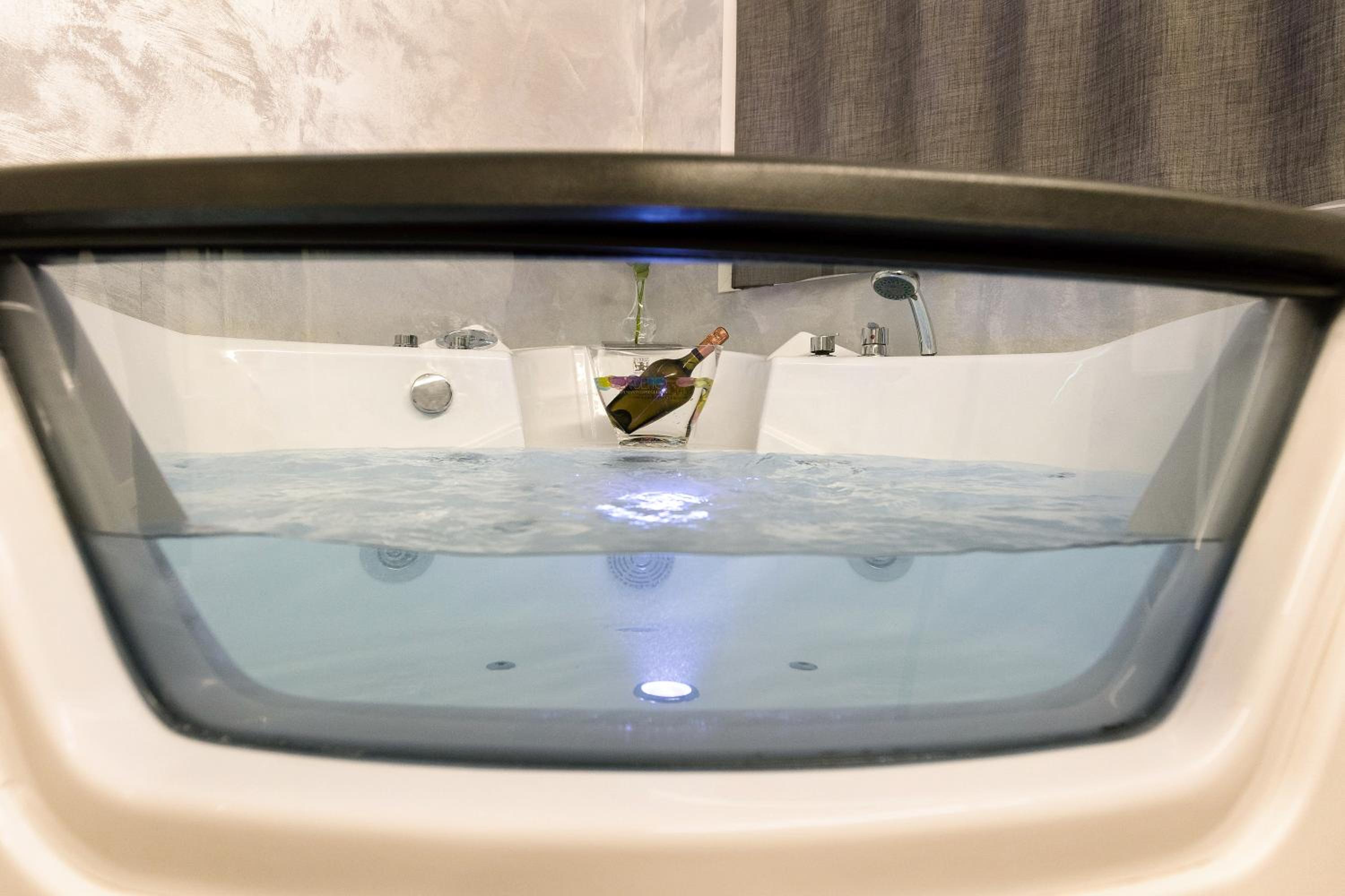 Queen Room with Spa Bath photo 3