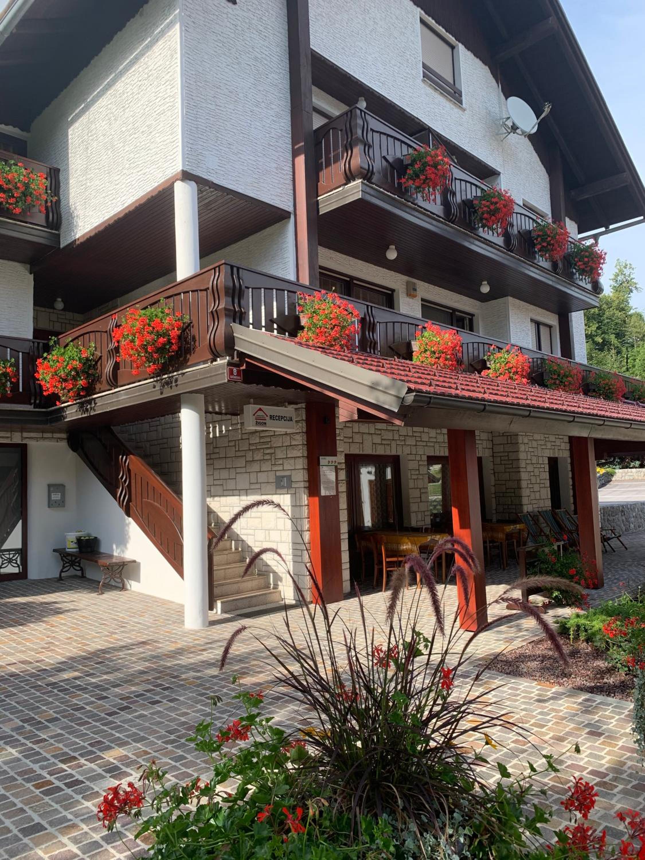 Apartment with Balcony photo 3
