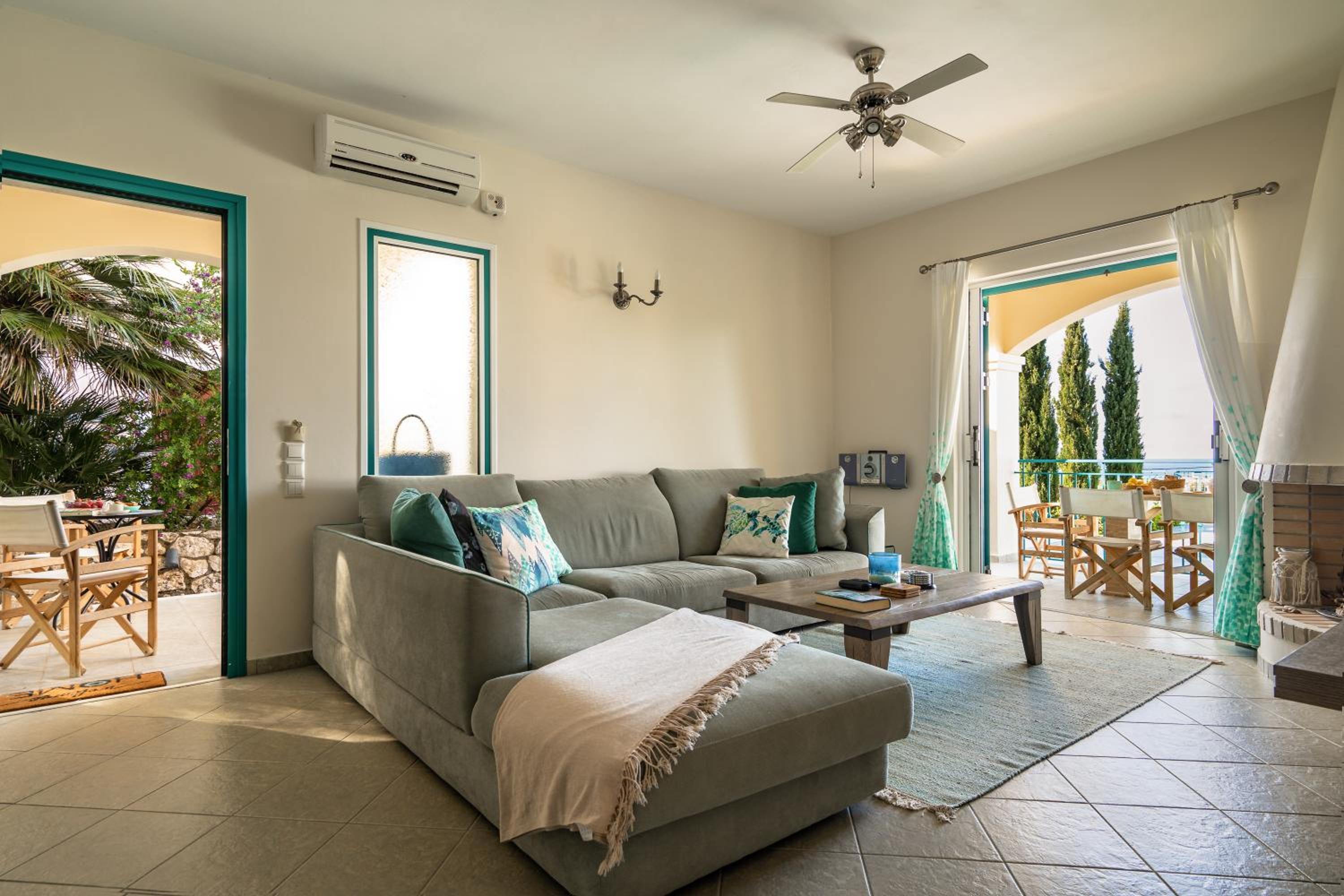 Two-Bedroom Deluxe Apartment with Ocean View photo 1