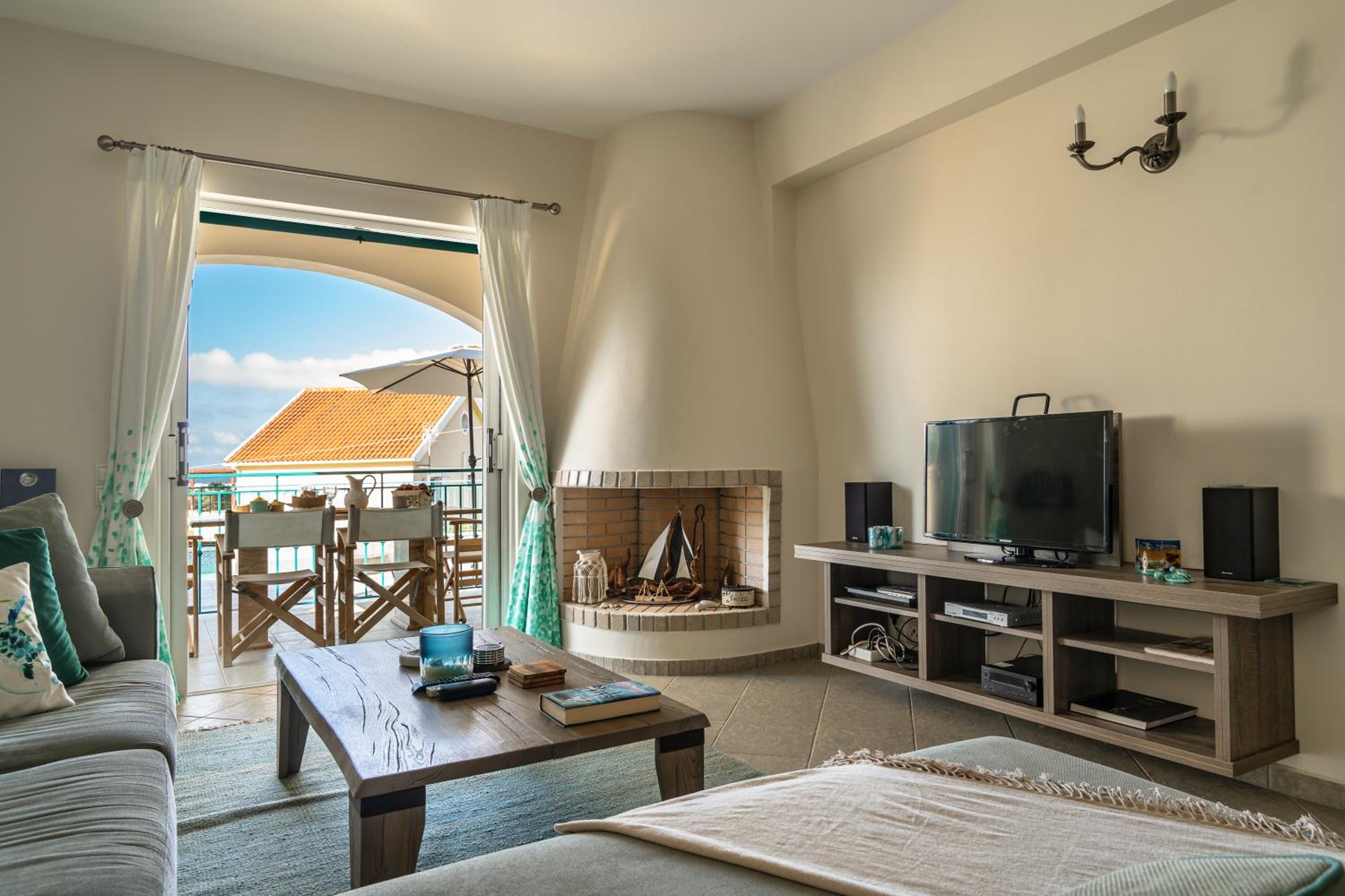 Two-Bedroom Deluxe Apartment with Ocean View photo 3