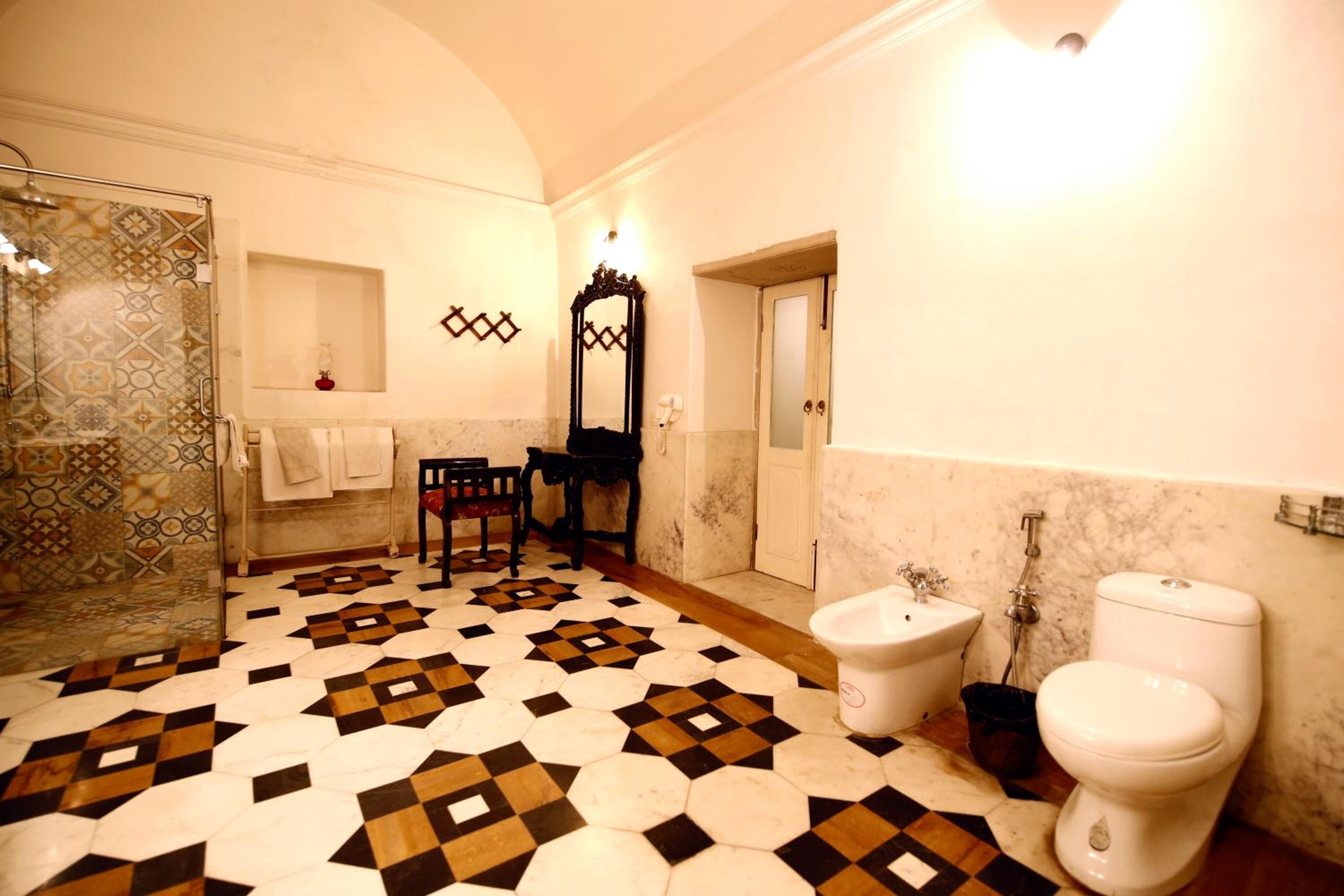 King Room - Free early check in by 3 hours (subject to room availability),Complimentary welcome drink,10% discount on Food photo 3