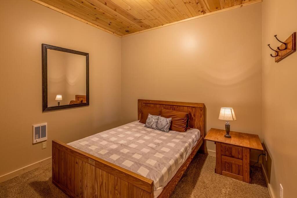 Five-Bedroom House photo 1