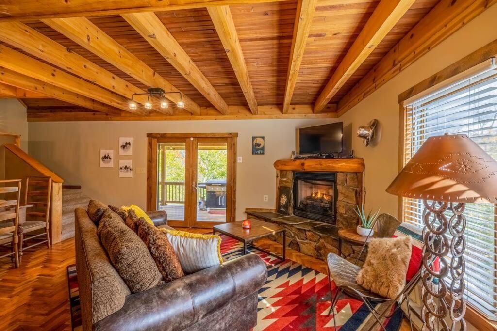 Five-Bedroom House photo 3