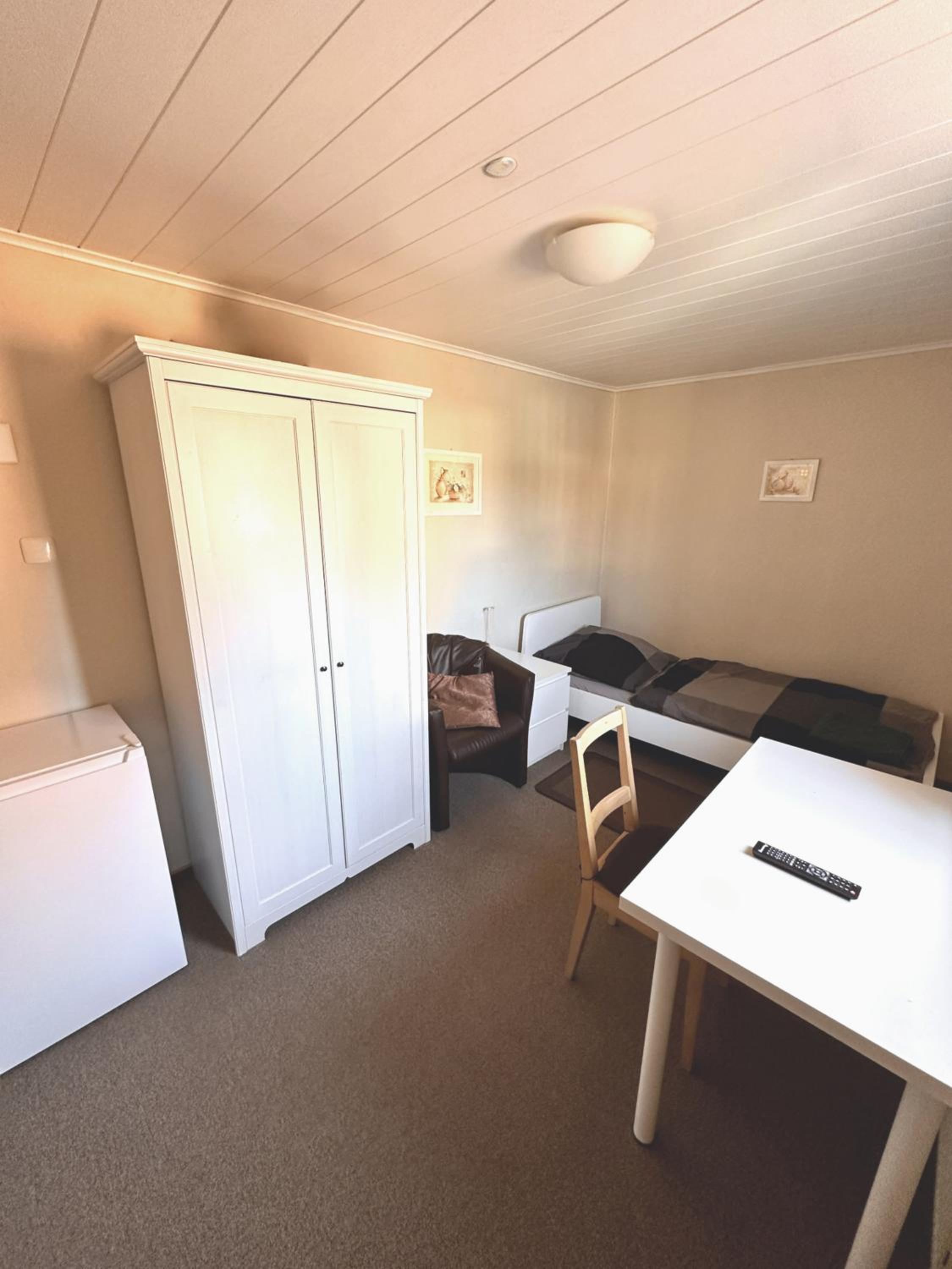 Single Room with Private Bathroom photo 1