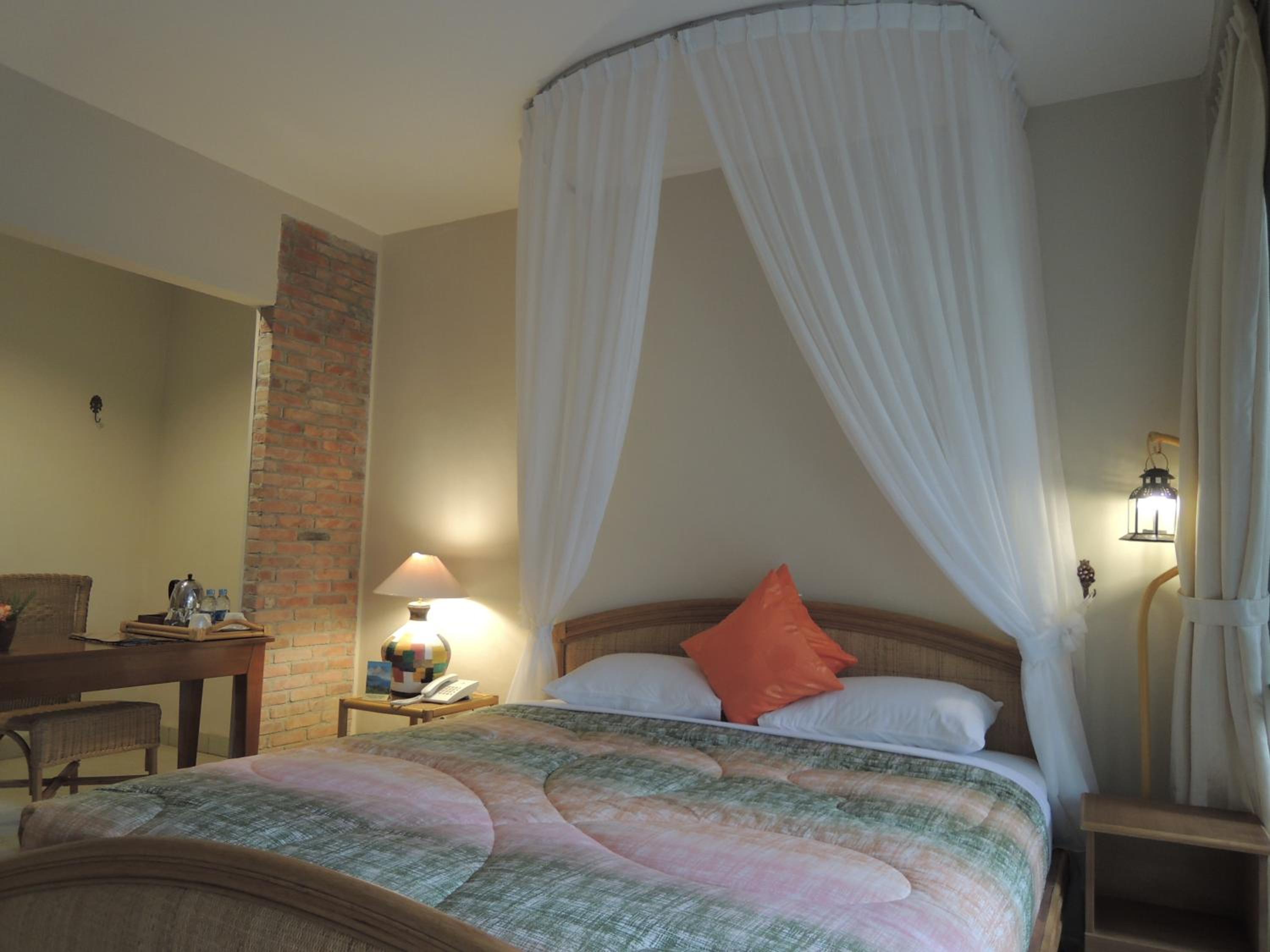 Honeymoon Suite - Photo 14