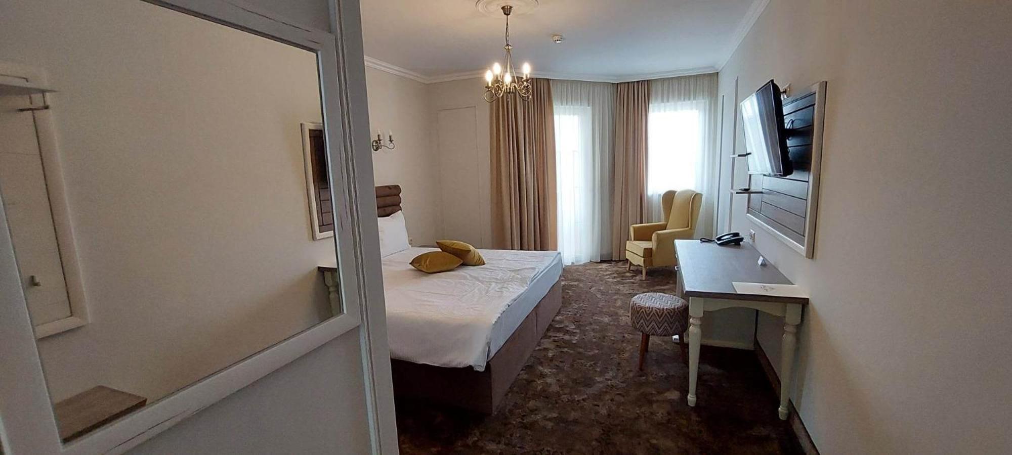 Deluxe Double Room - Photo 4