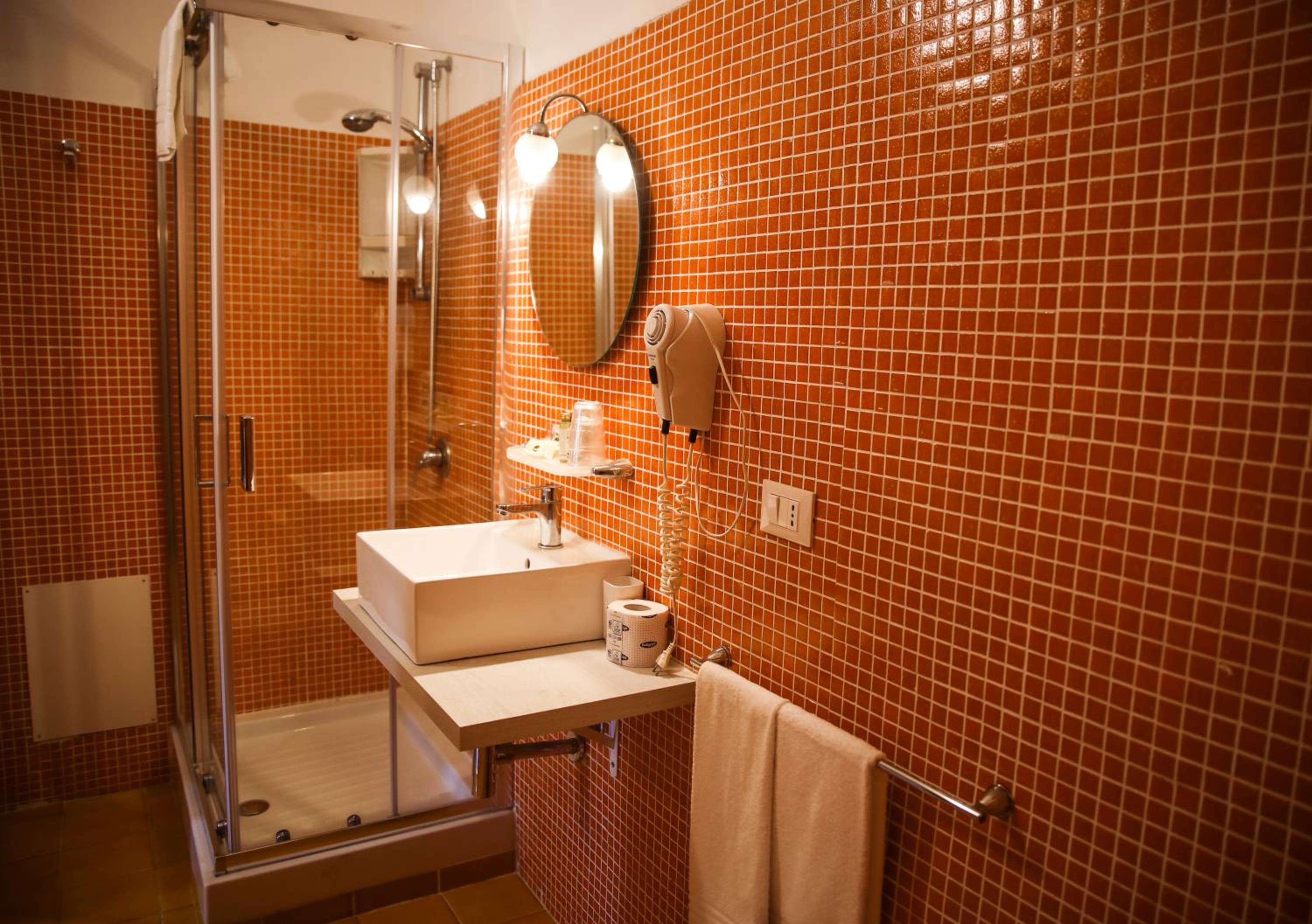 Double Room with Pool View - Photo 4