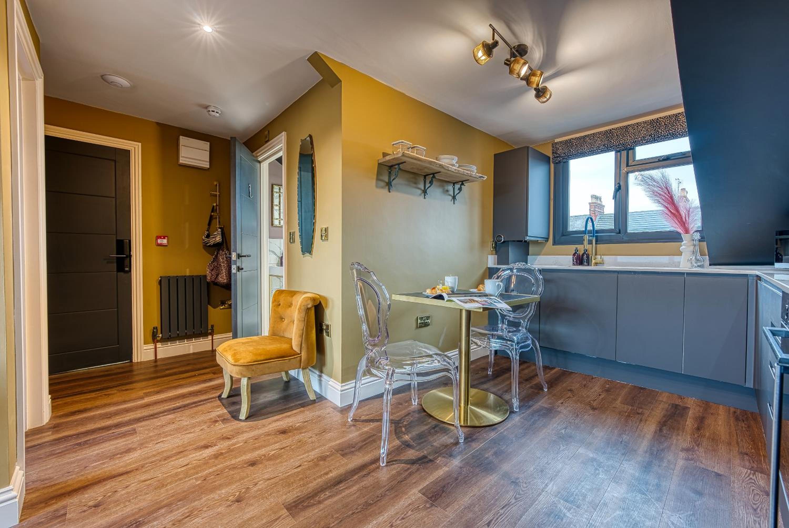 One-bedroom Loft Apartment  photo 2
