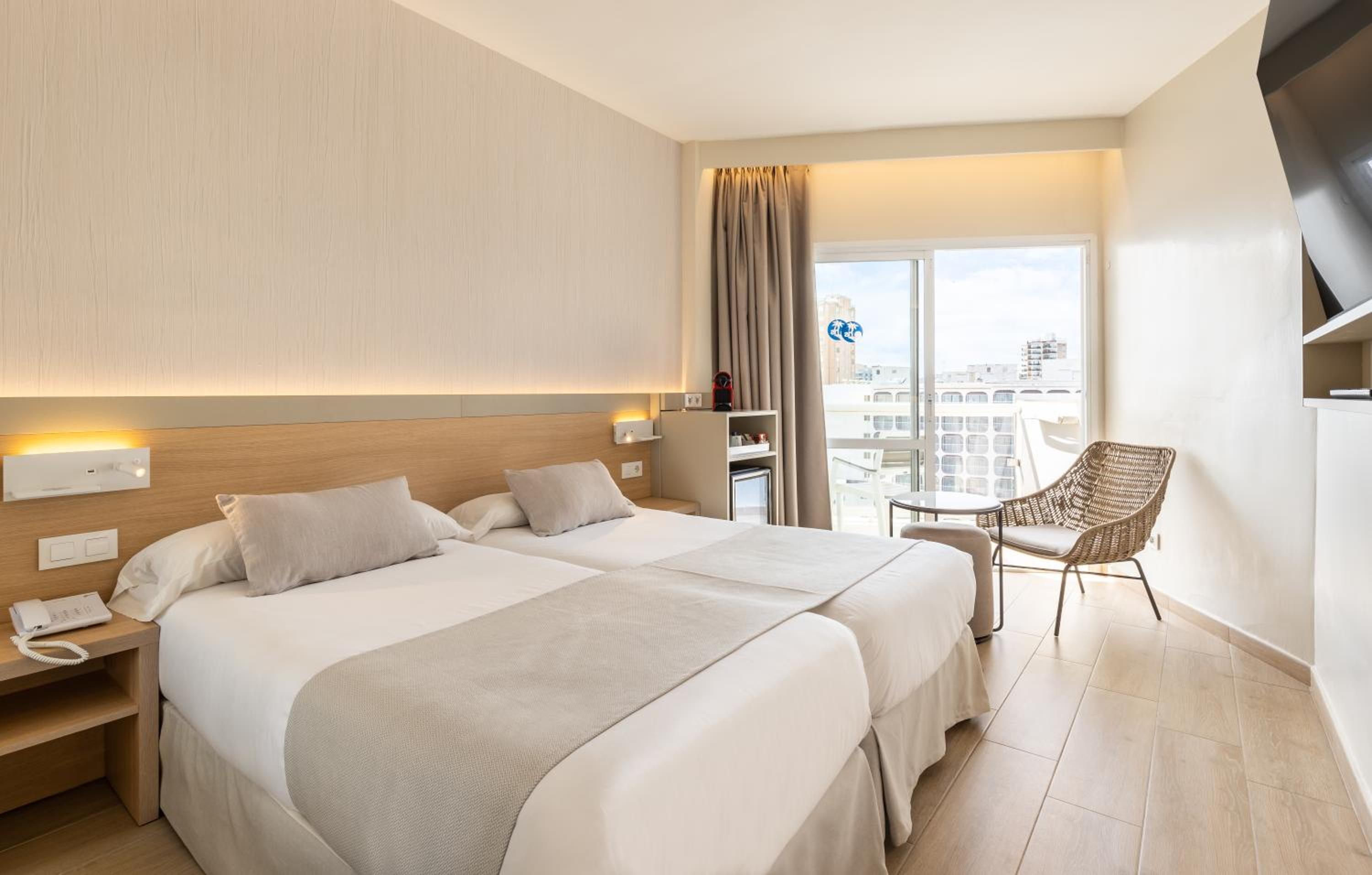 Premium Twin Room with Sea View photo 2