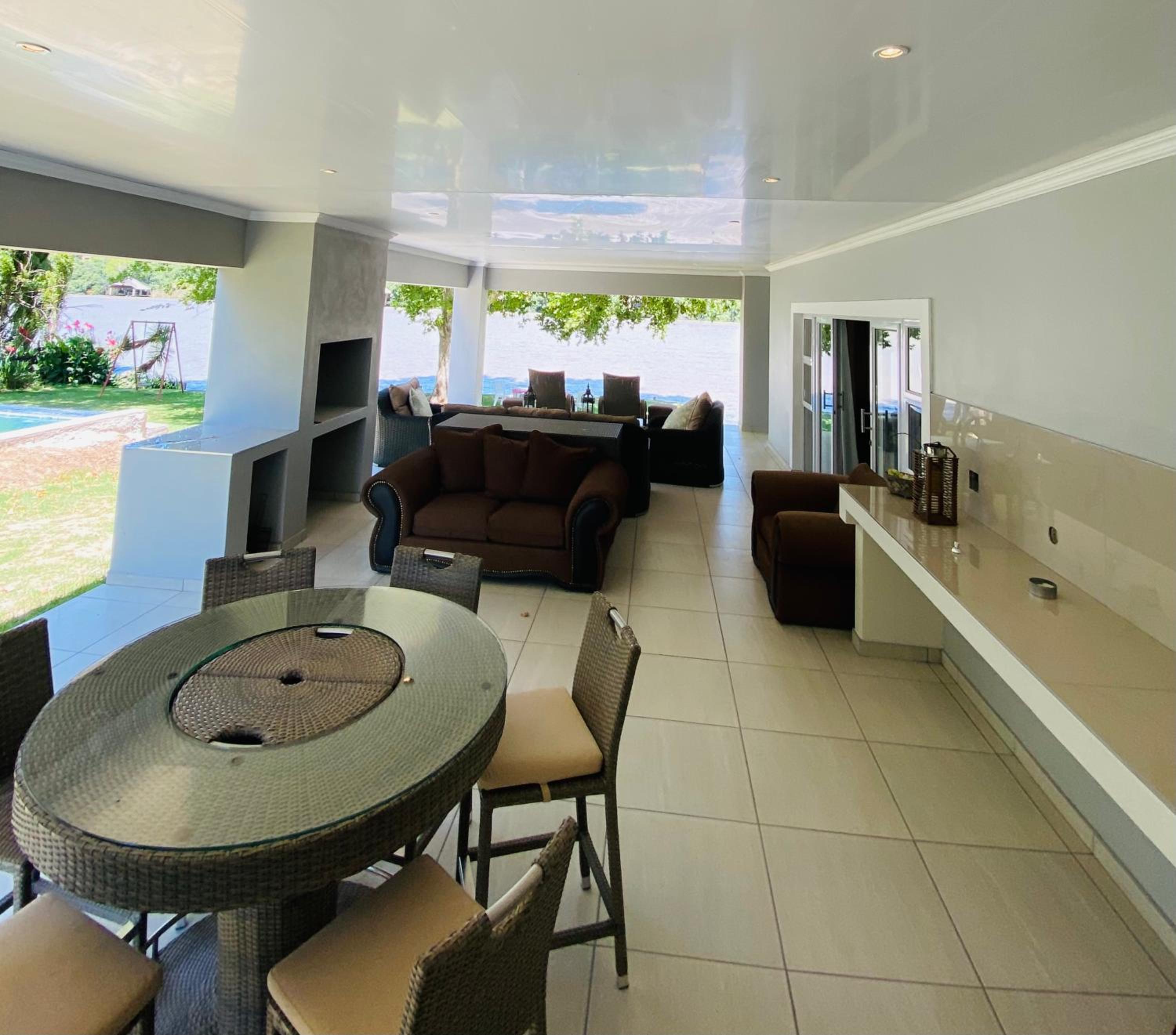 Villa photo 3