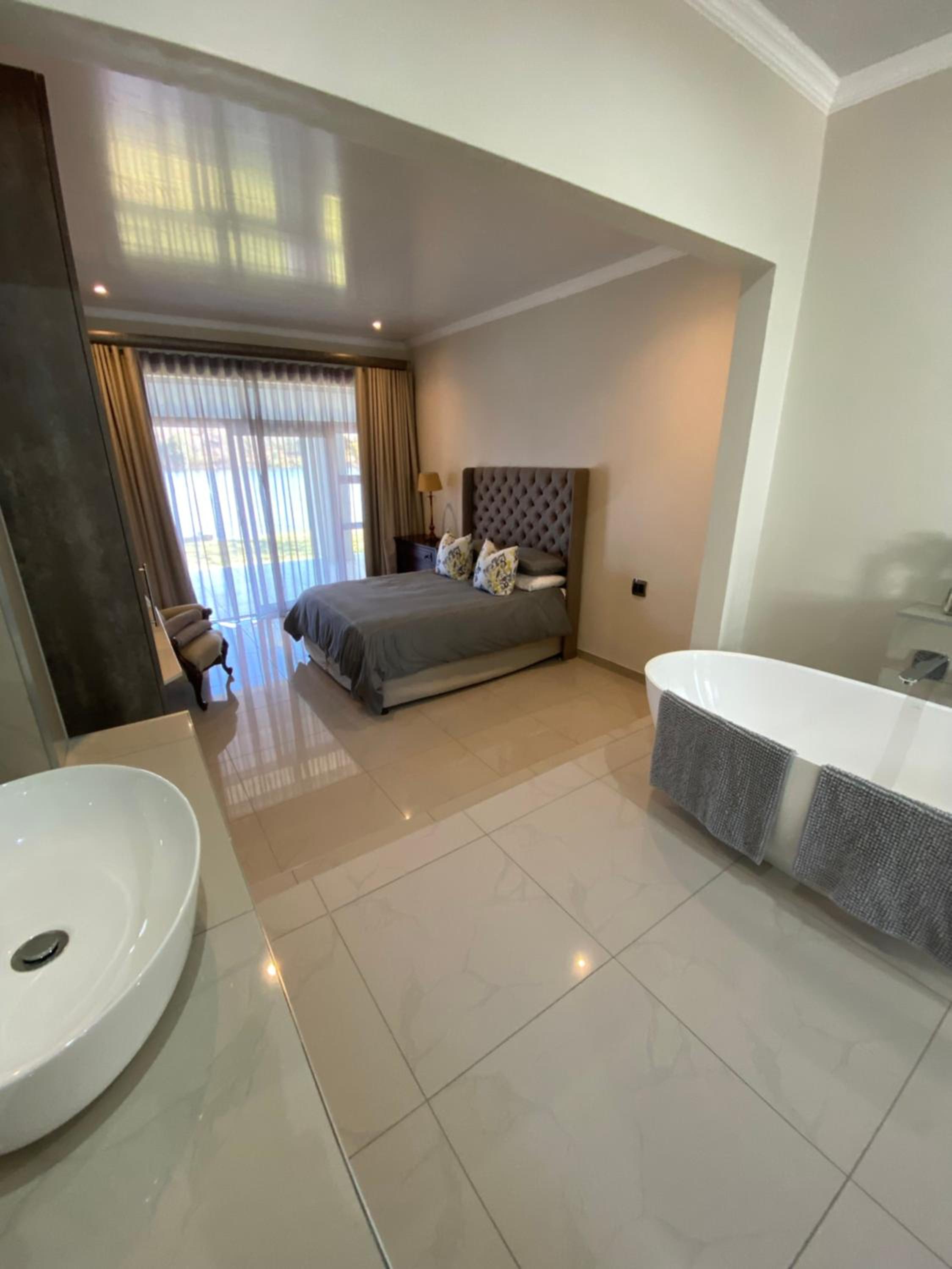 Villa photo 1