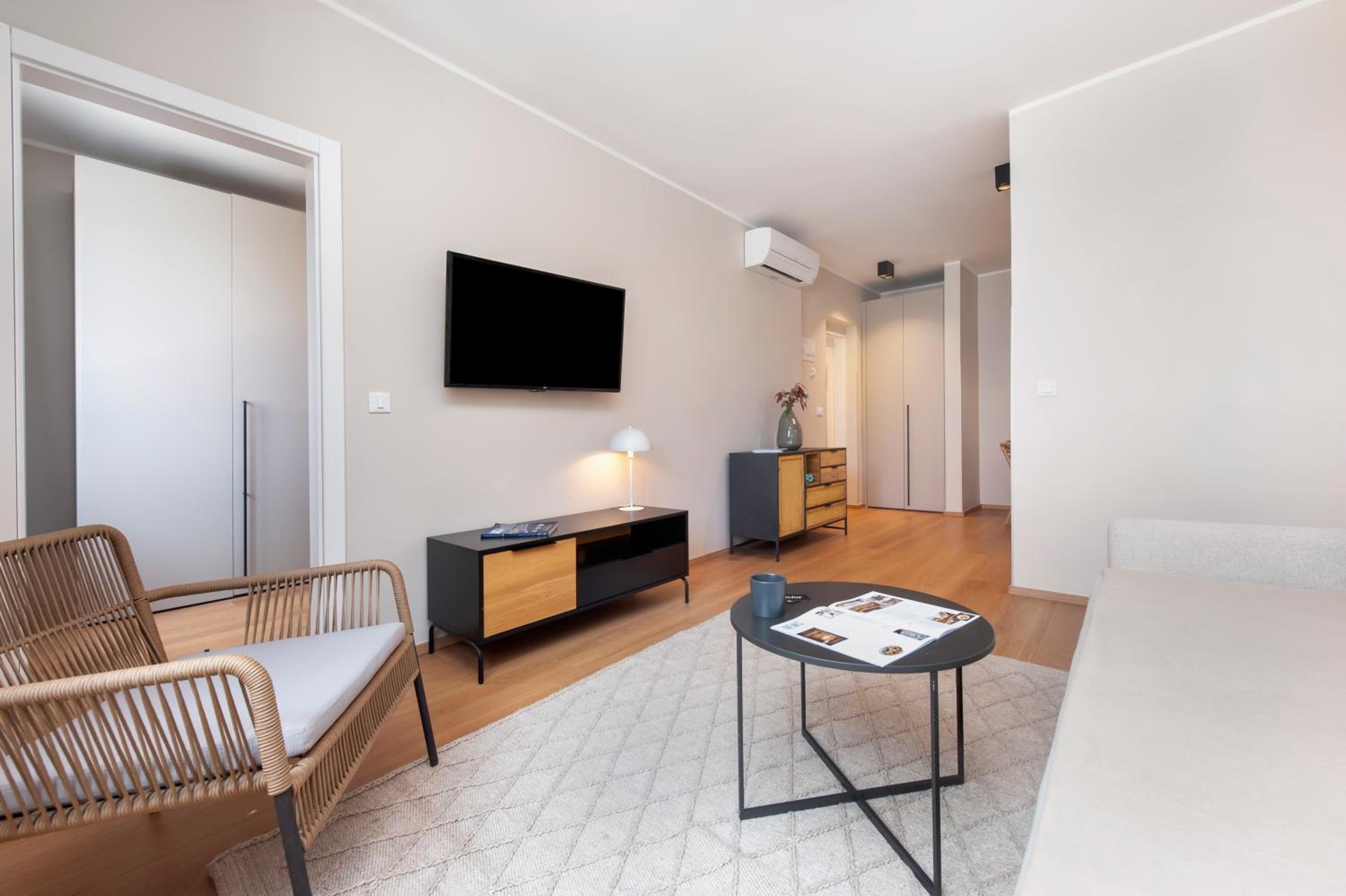 Apartment - Ground Floor - Photo 4