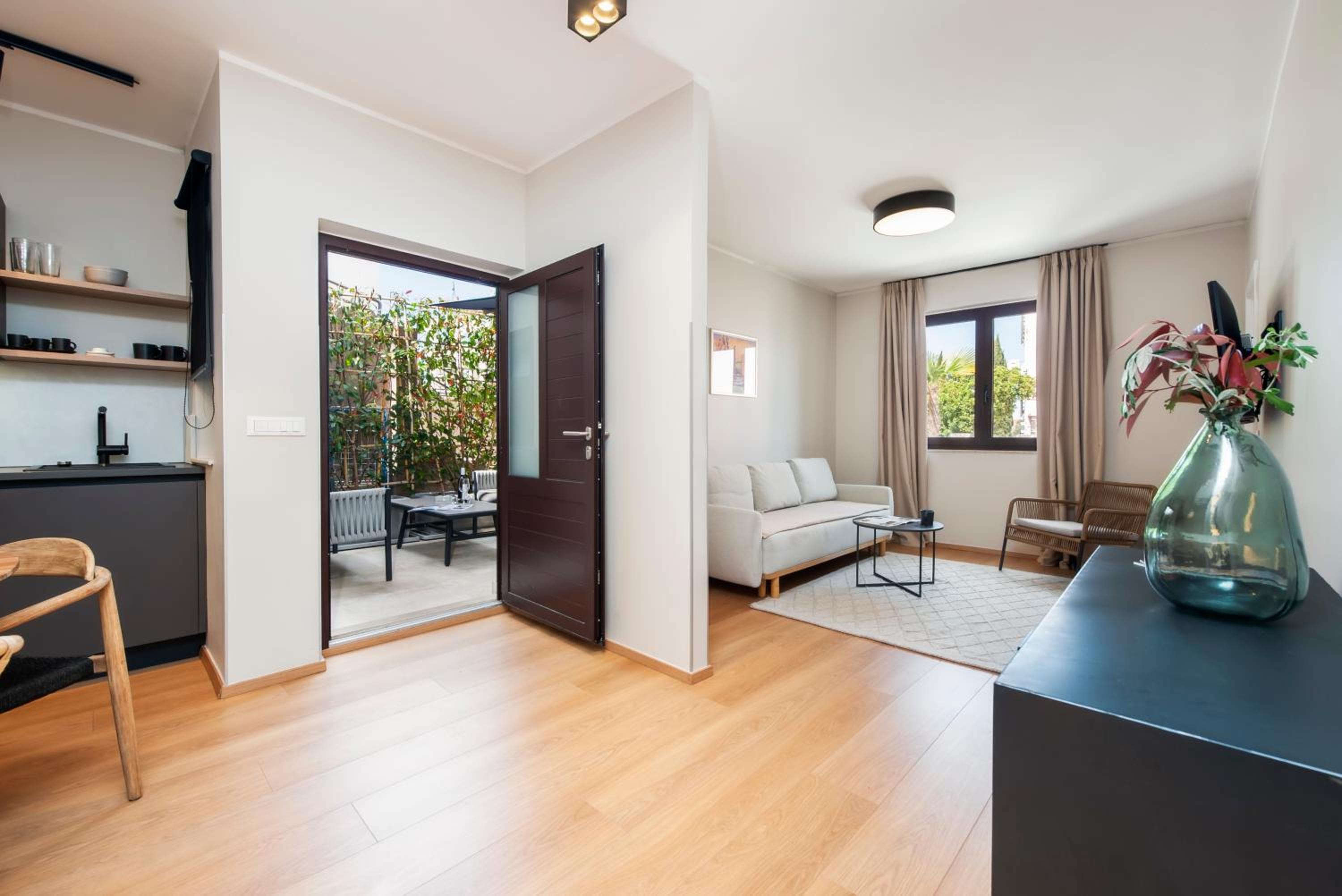 Apartment - Ground Floor - Photo 1