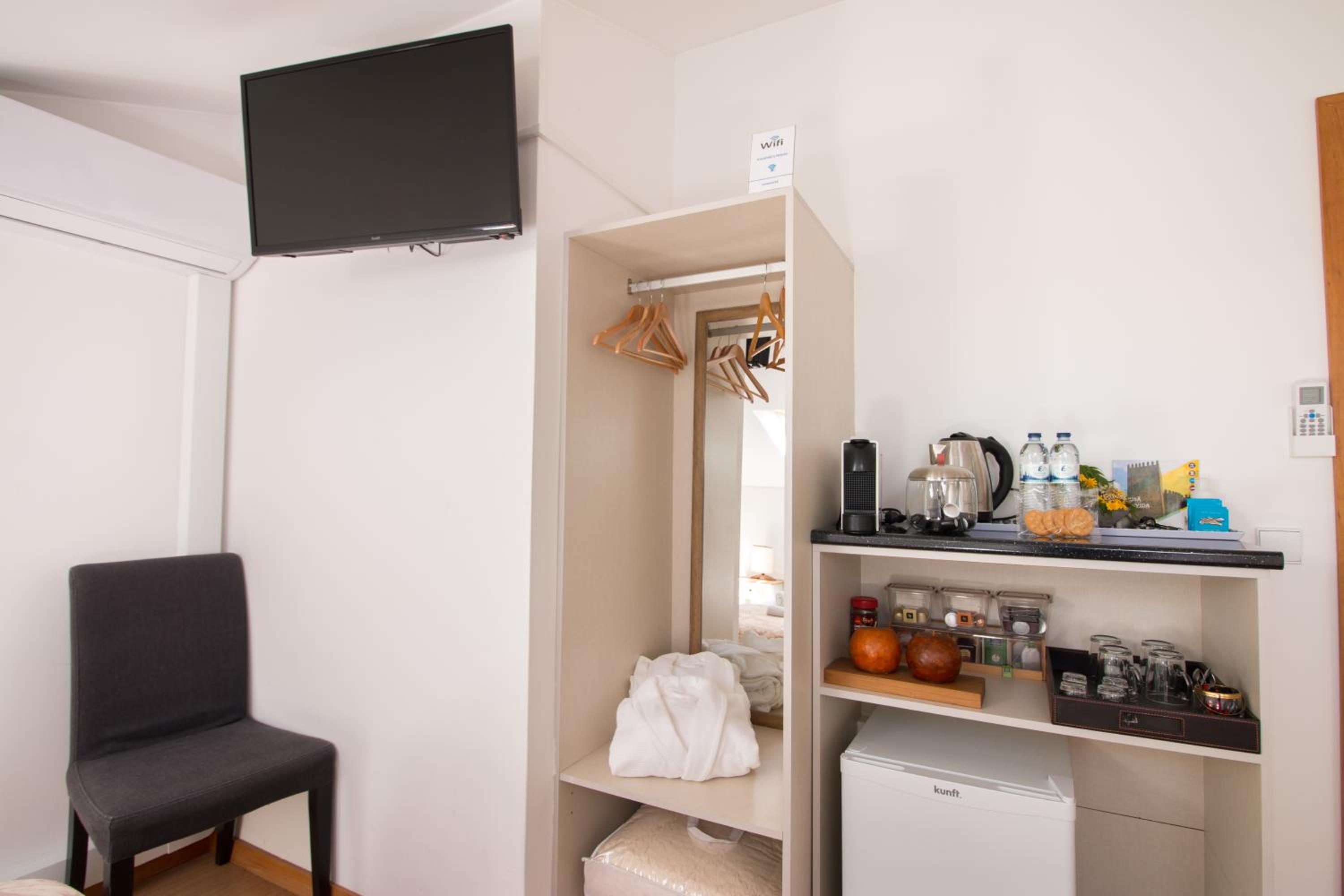 Comfort Triple Room with Shower photo 2