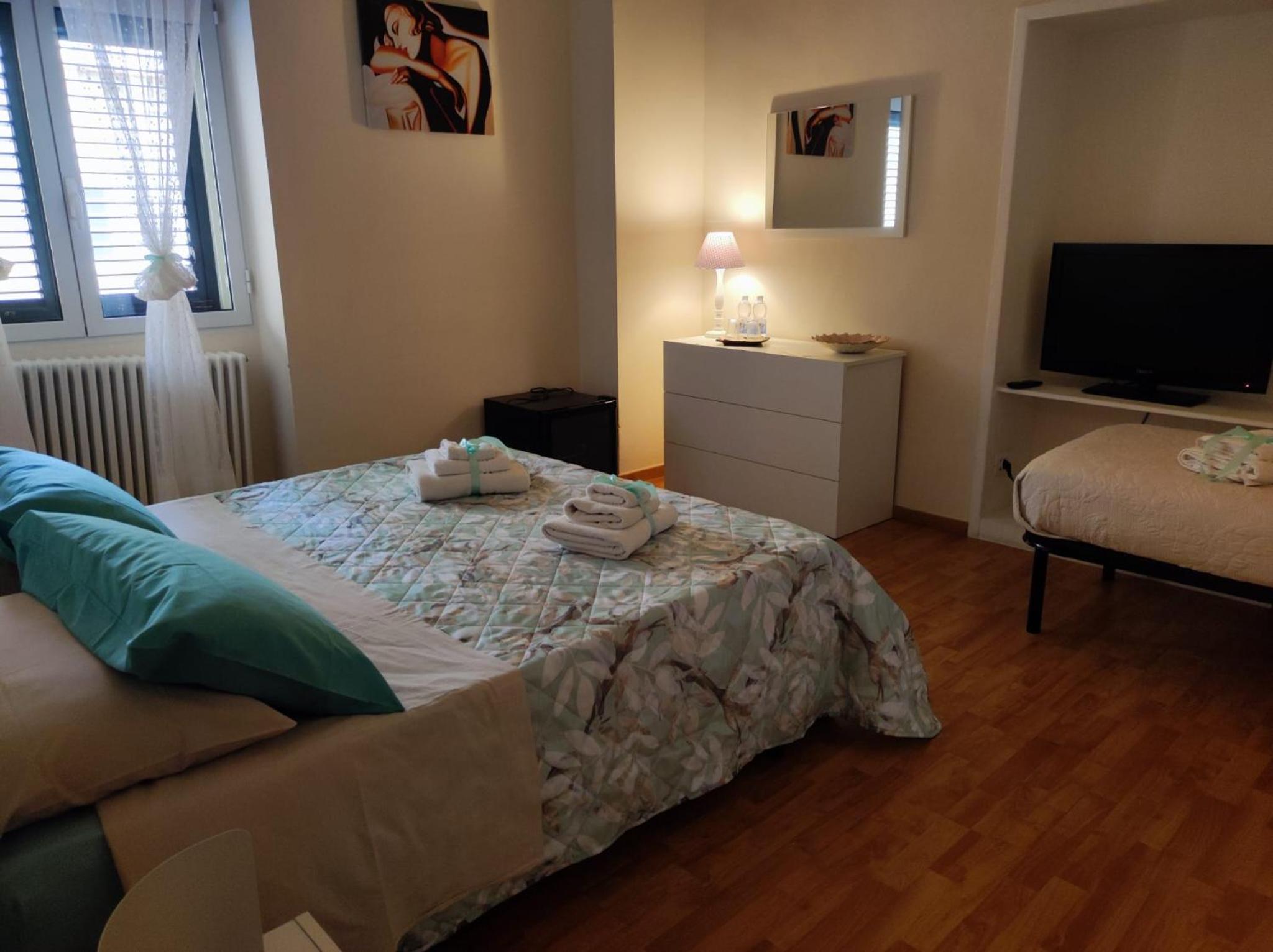 Triple Room with Bathroom - Photo 7