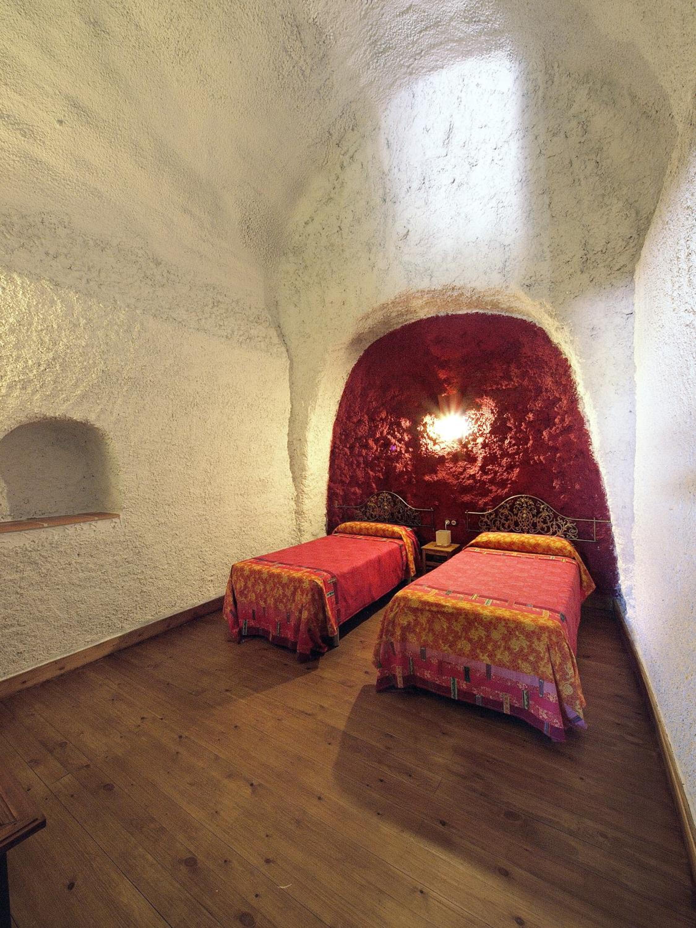 Superior Cave with Hot tub - Photo 45