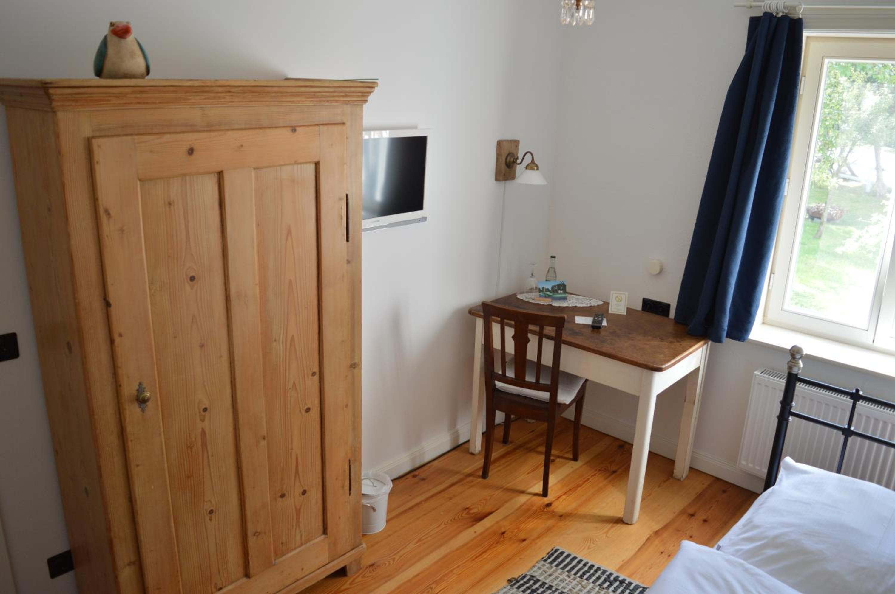 Single Room with Private Bathroom photo 1