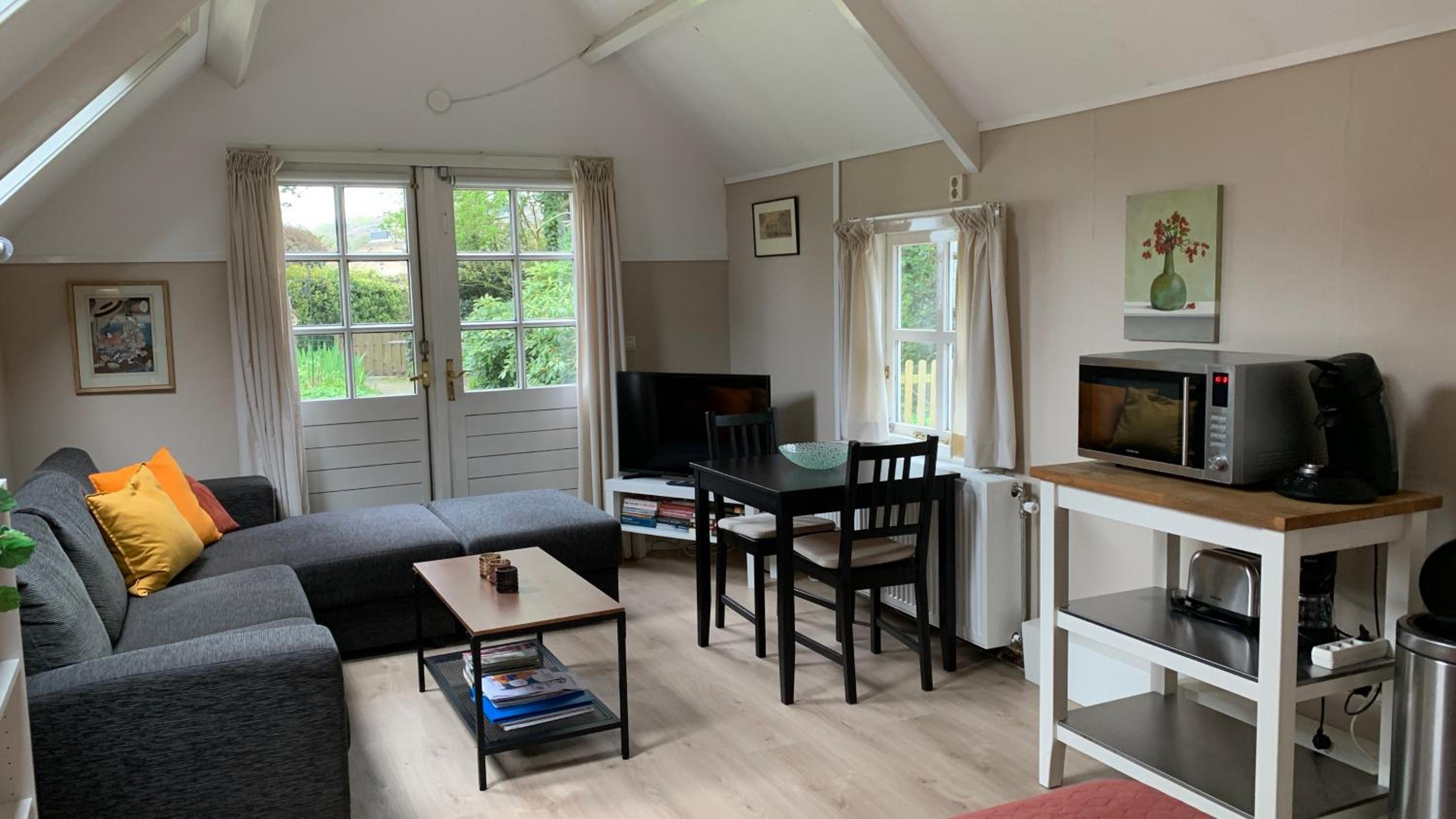 One-Bedroom House photo 1