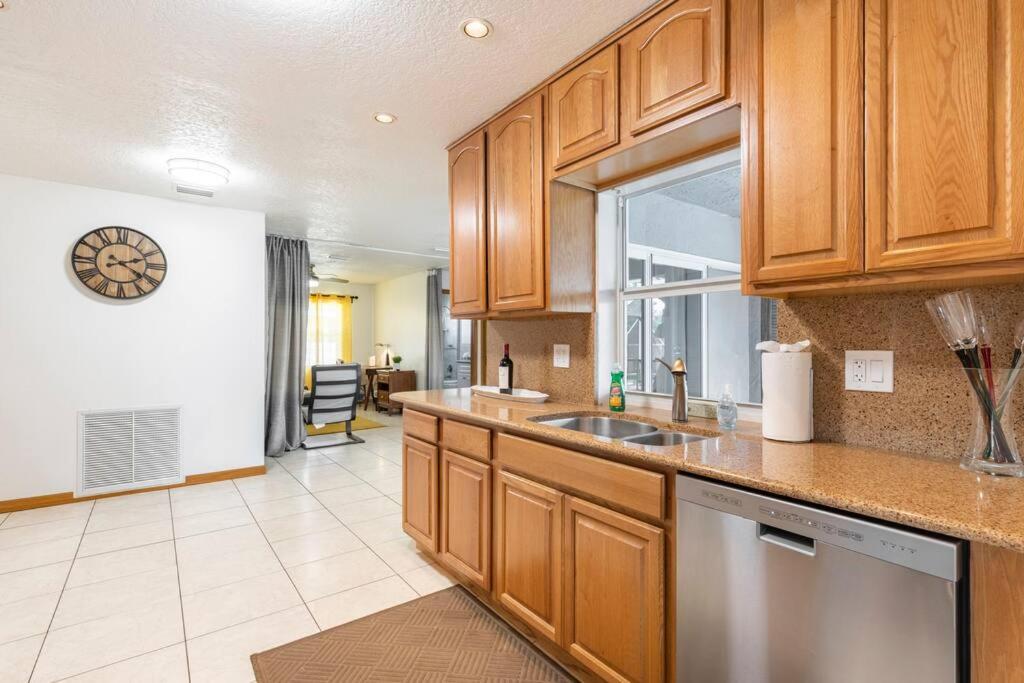 Four-Bedroom House photo 2