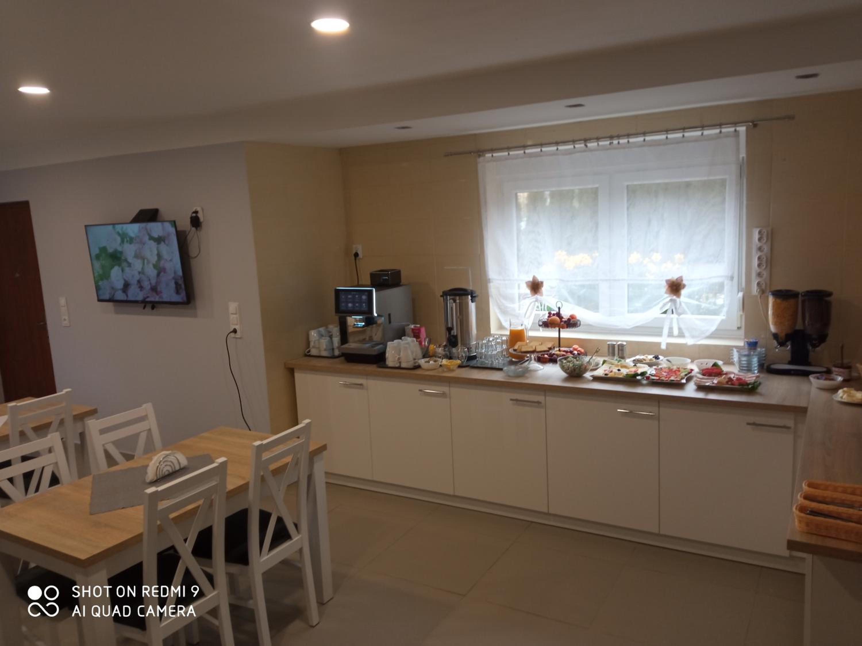 Deluxe Double Room with Balcony - Photo 5