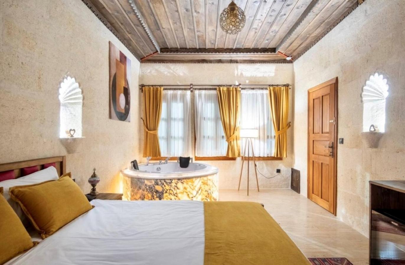 Deluxe Room - Photo 1