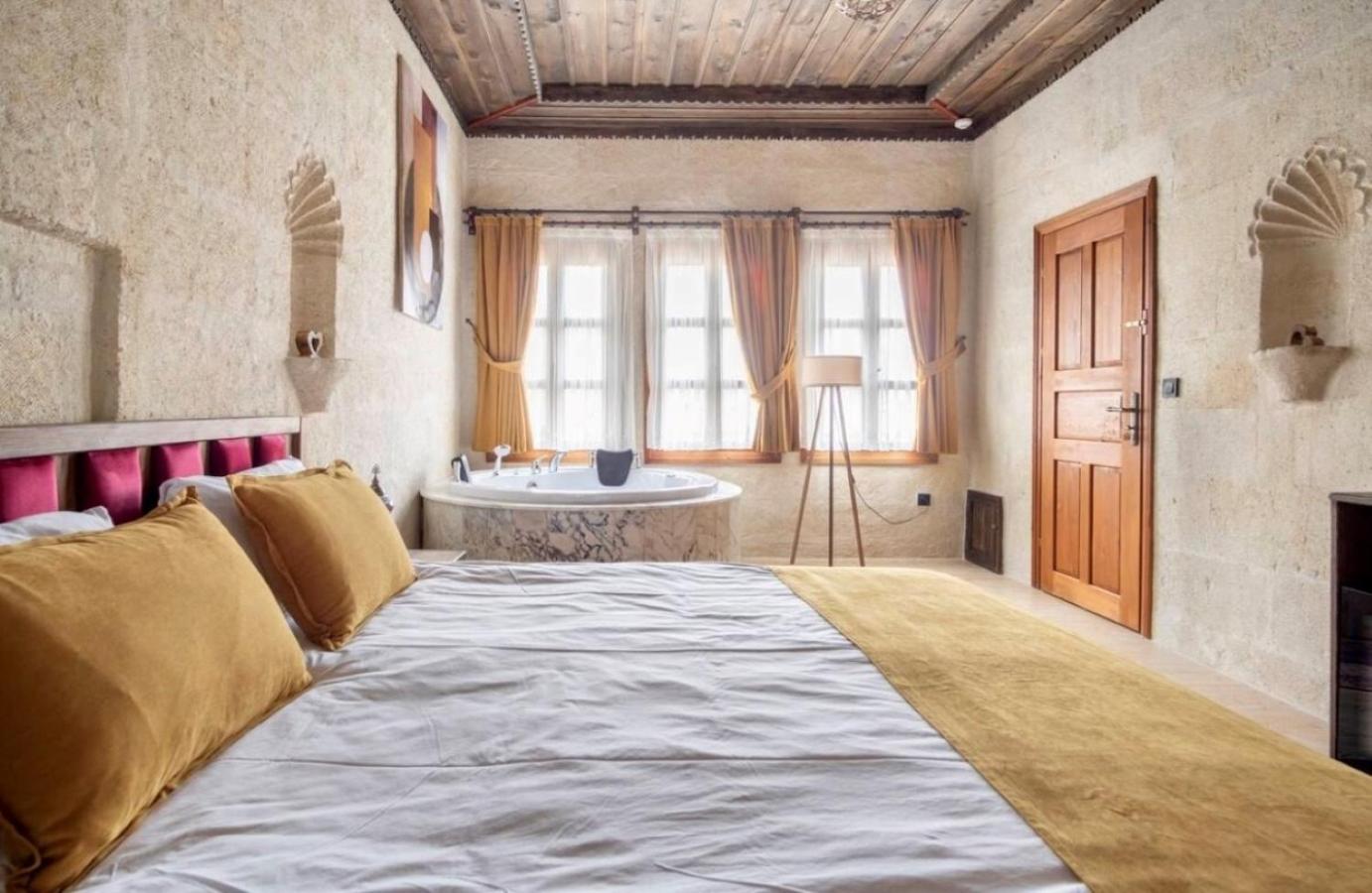 Deluxe Room - Photo 2