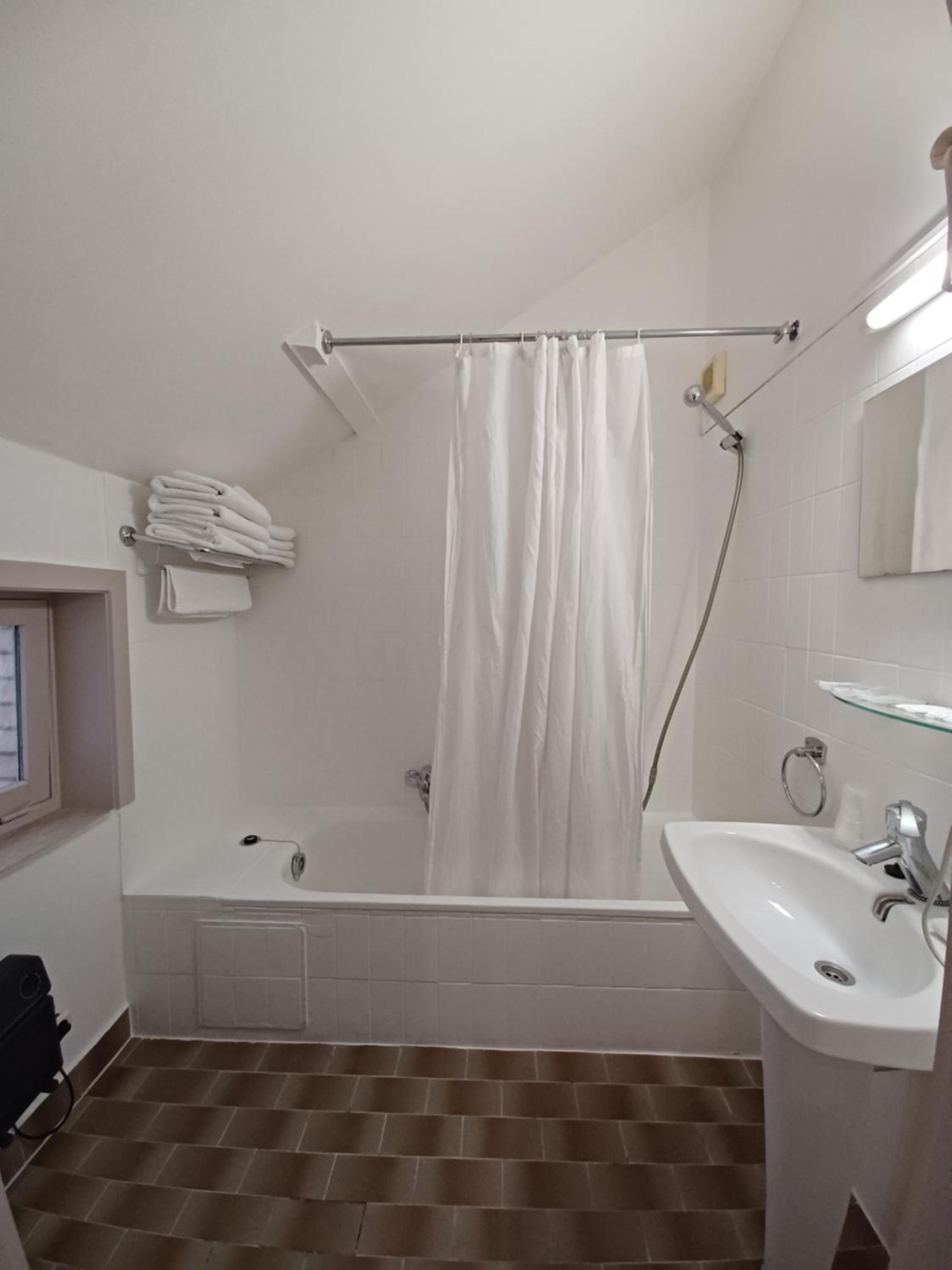 Family Room - Photo 8