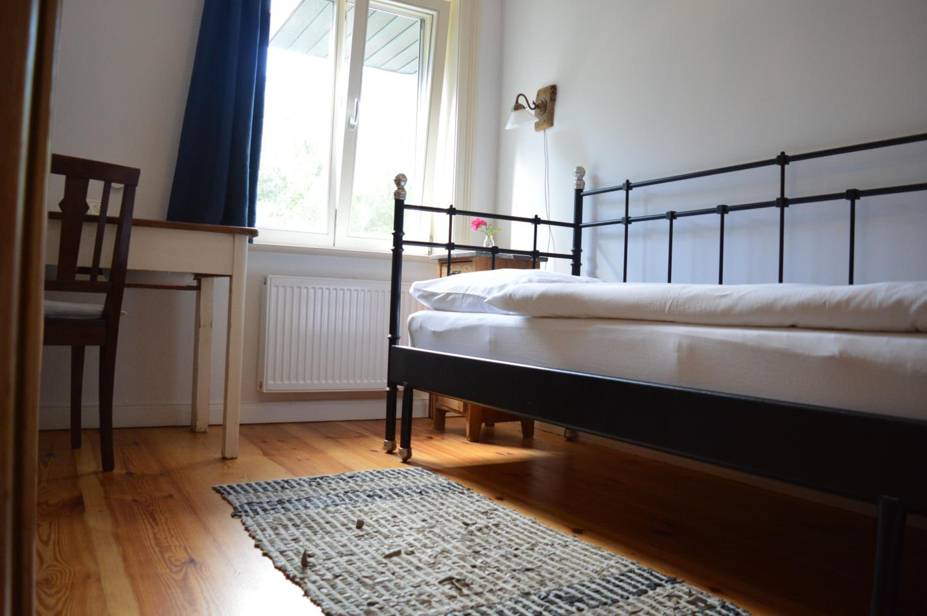 Single Room with Private Bathroom photo 2