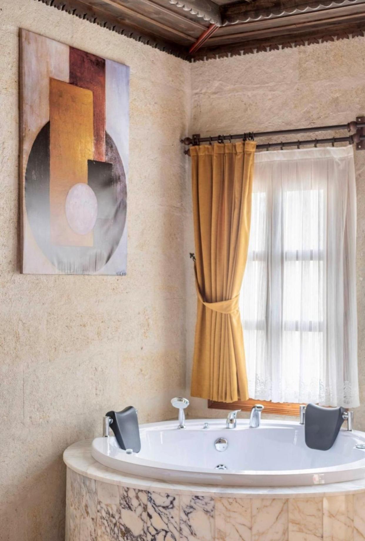 Deluxe Room - Photo 6