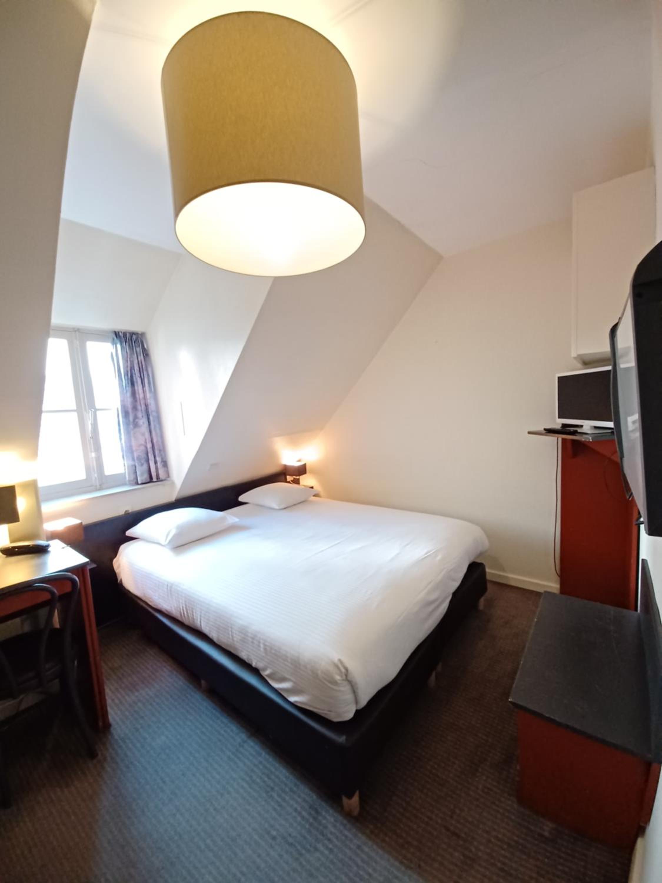 Standard Double Or Twin Room - Photo 17