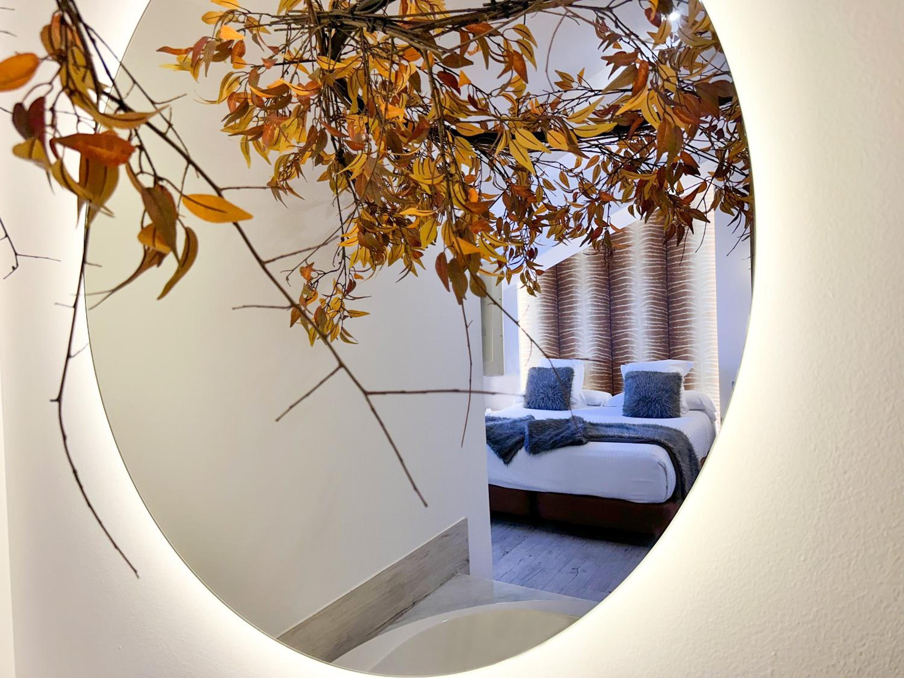 Double Room with Spa Bath - Photo 11