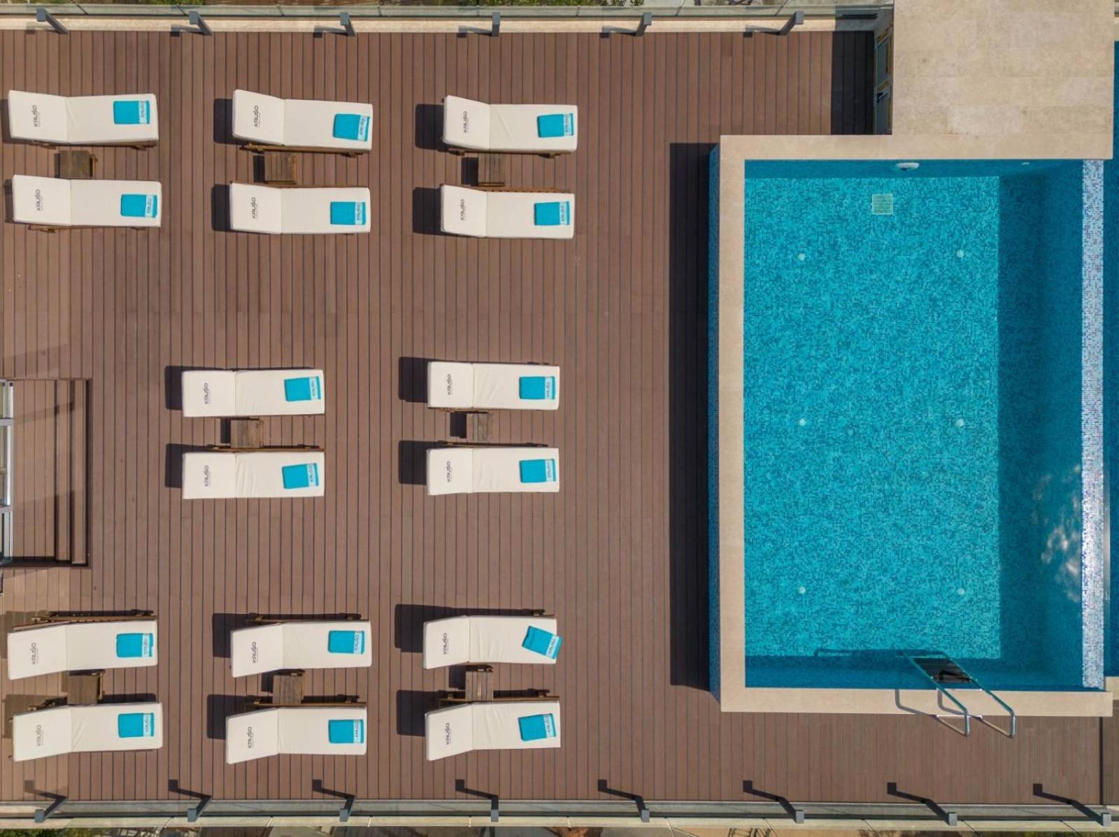 Deluxe Suite - Photo 14