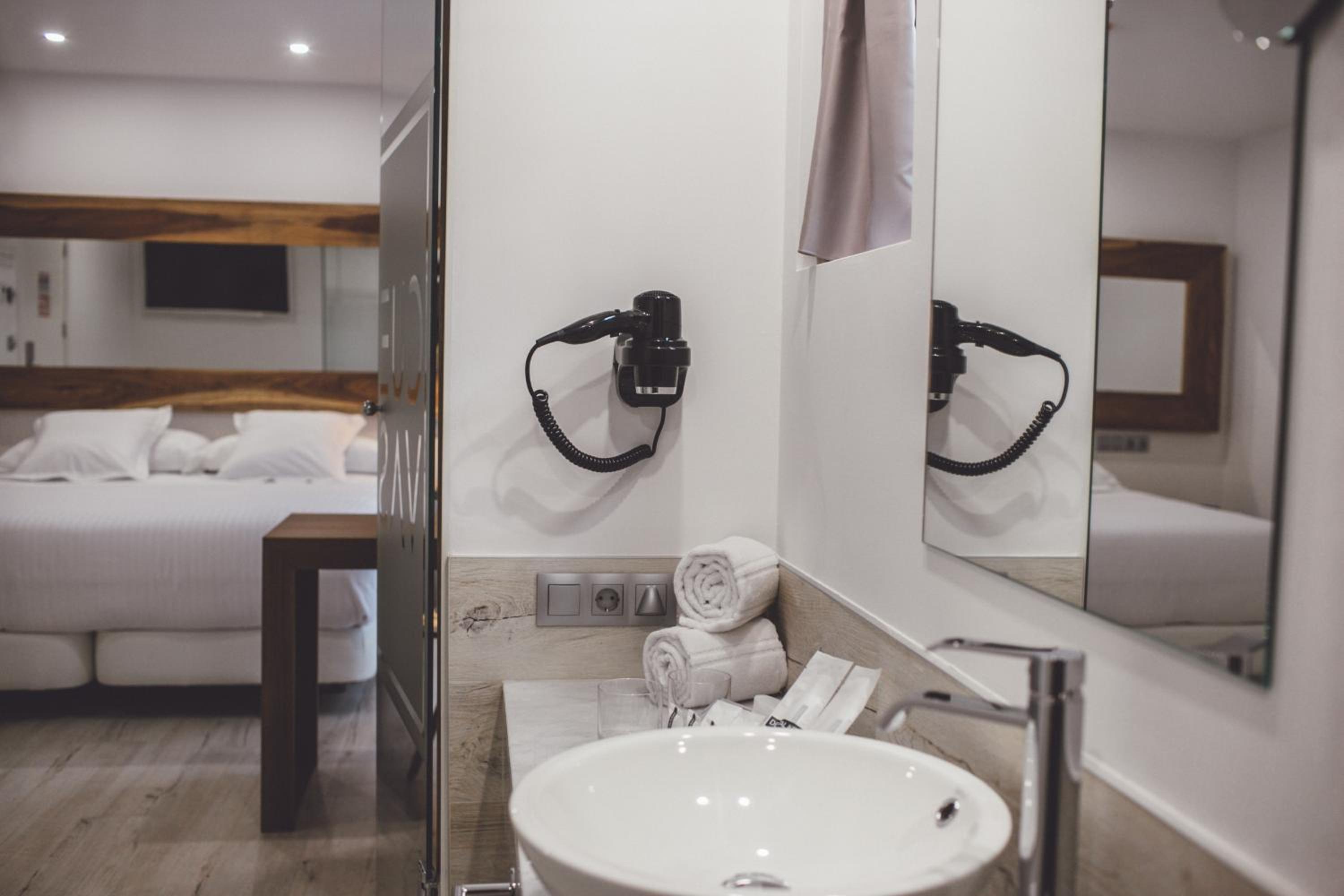 Standard Double Room - Photo 3