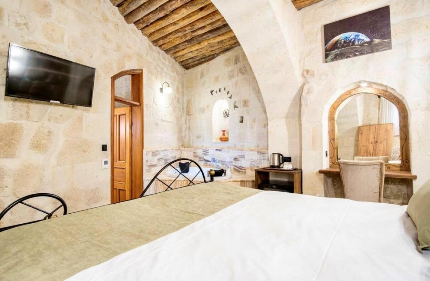 Double Room - Photo 13