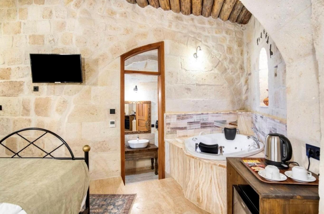Double Room - Photo 8