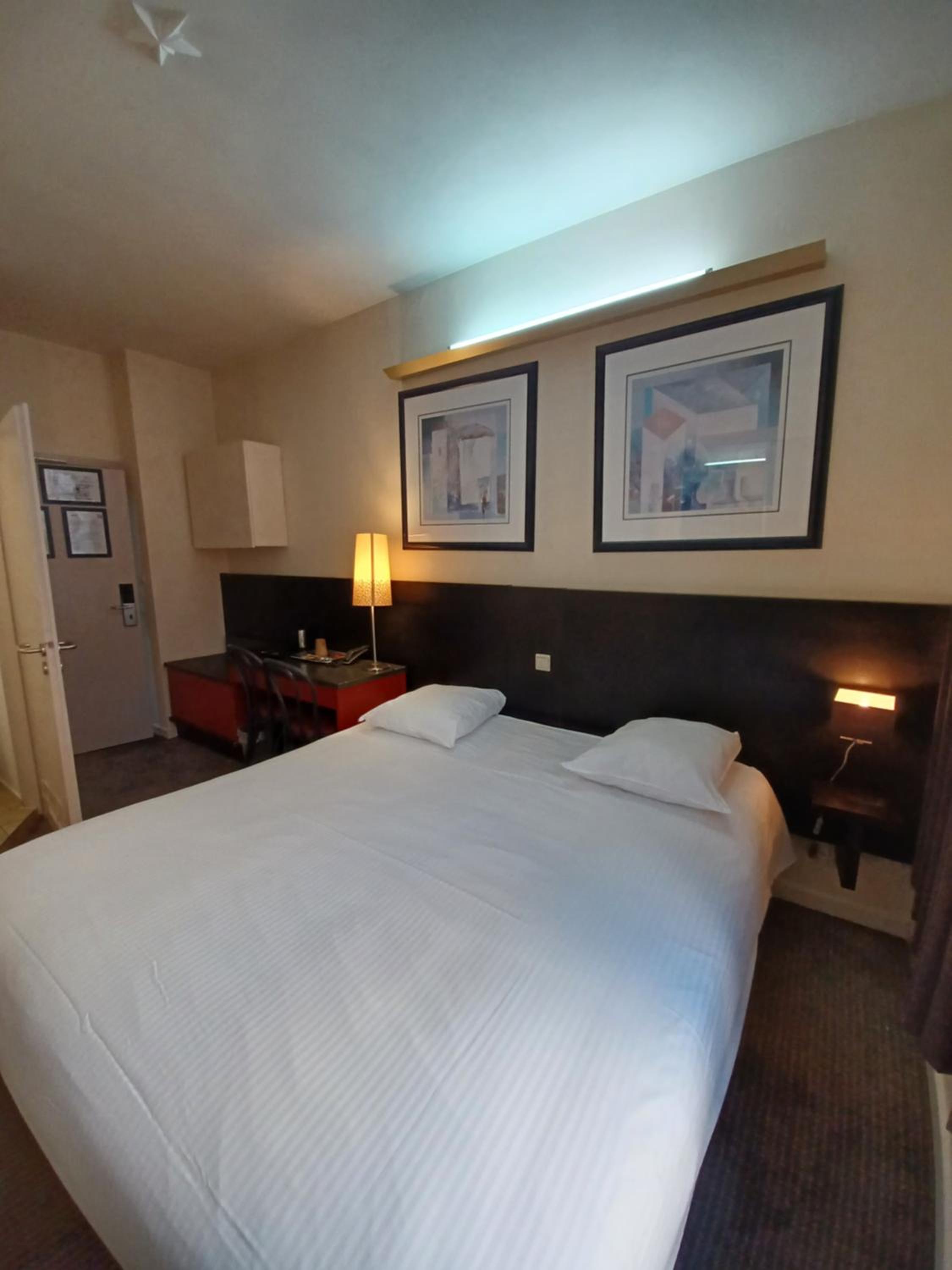 Standard Double Or Twin Room - Photo 27
