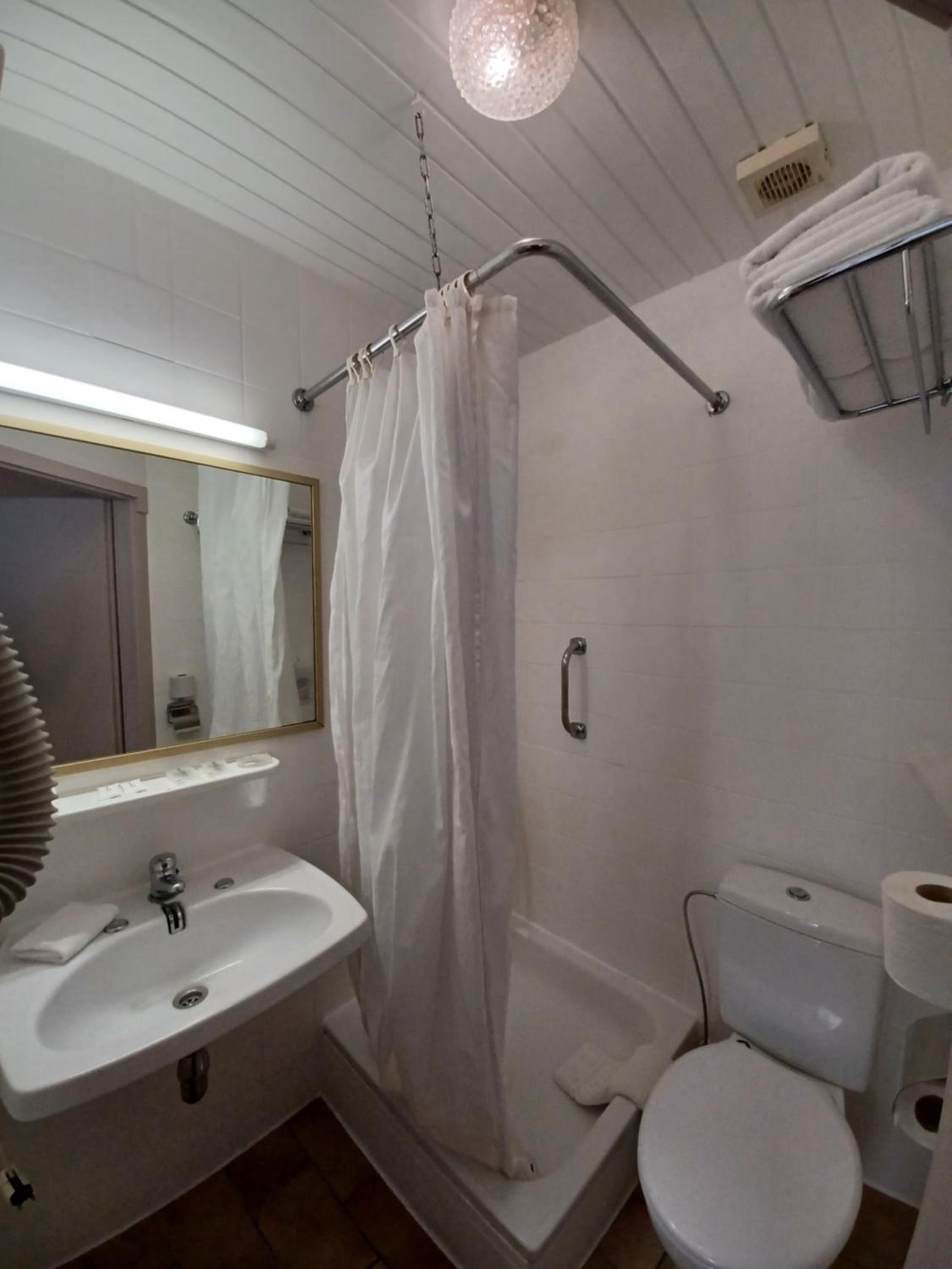Standard Double Or Twin Room - Photo 3