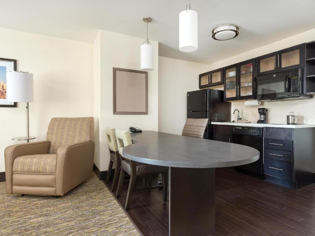 One-Bedroom King Suite