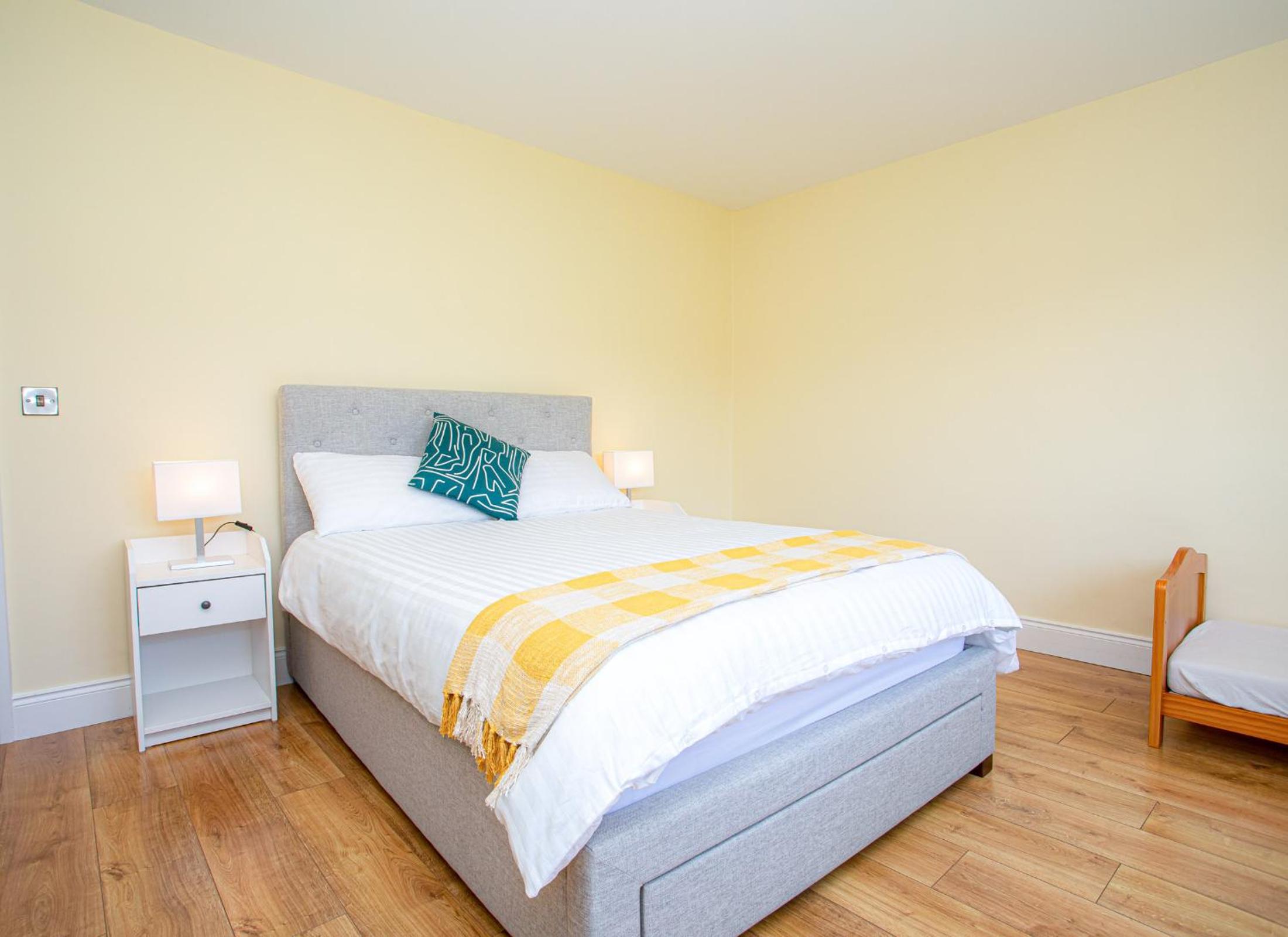 Three-Bedroom House photo 2