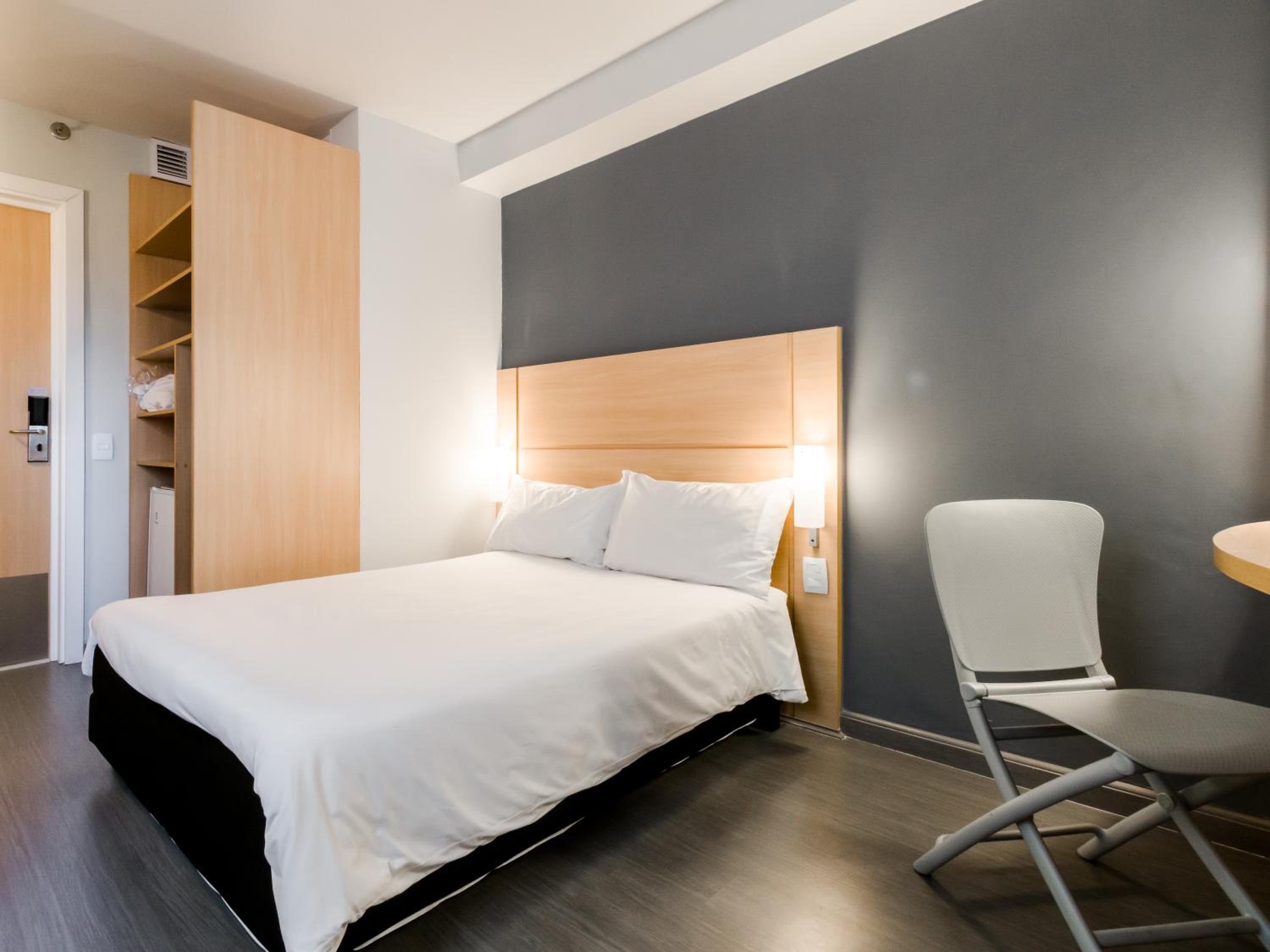 Double Room - Mobility Accessible photo 3