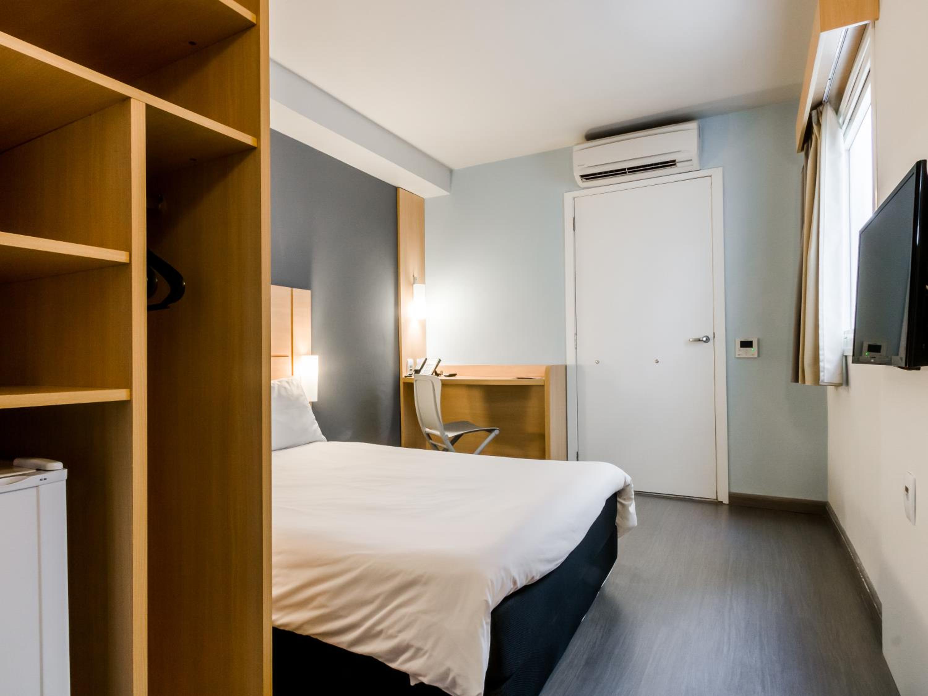 Double Room - Mobility Accessible photo 1