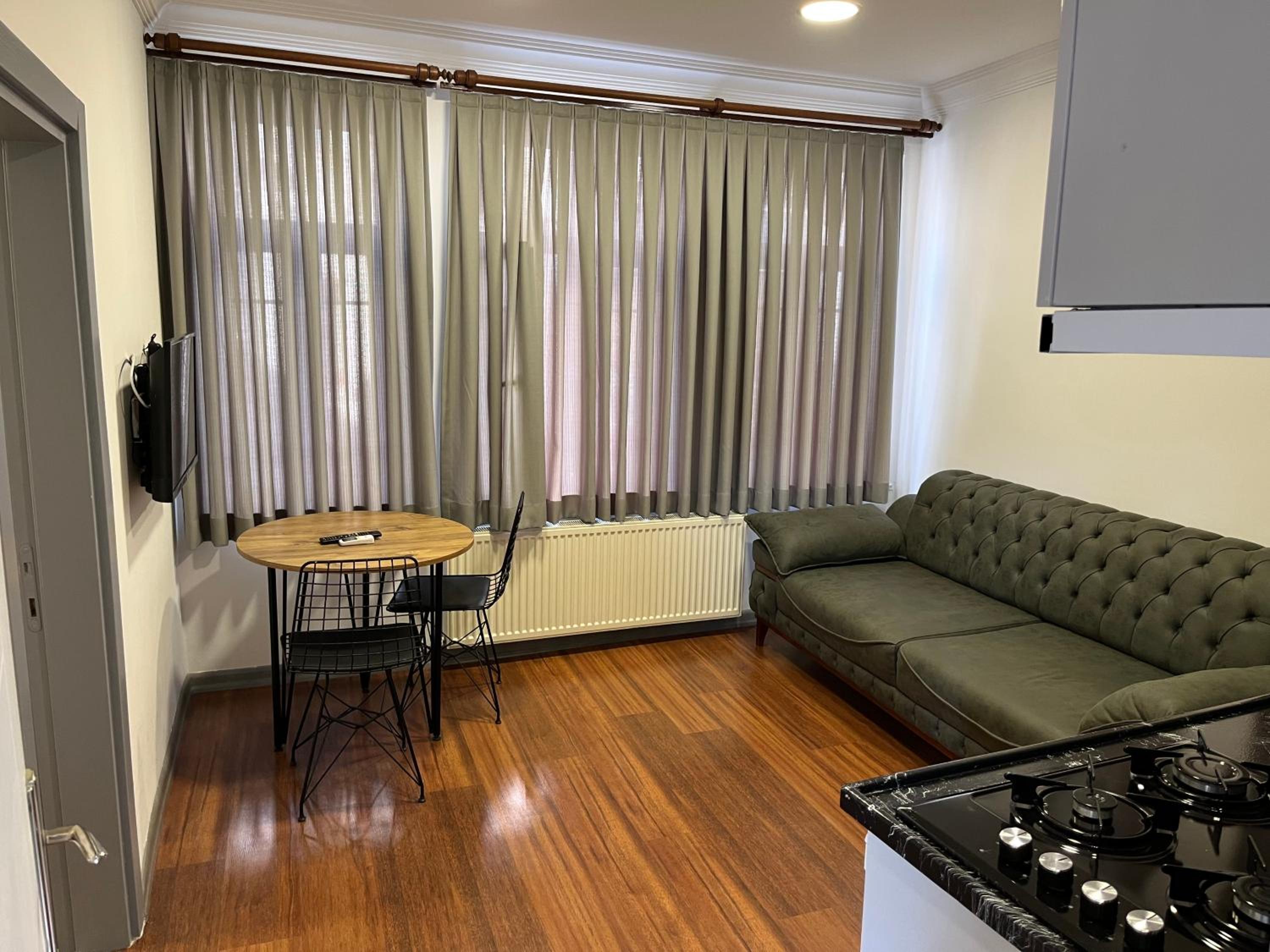 One-Bedroom Apartment photo 1