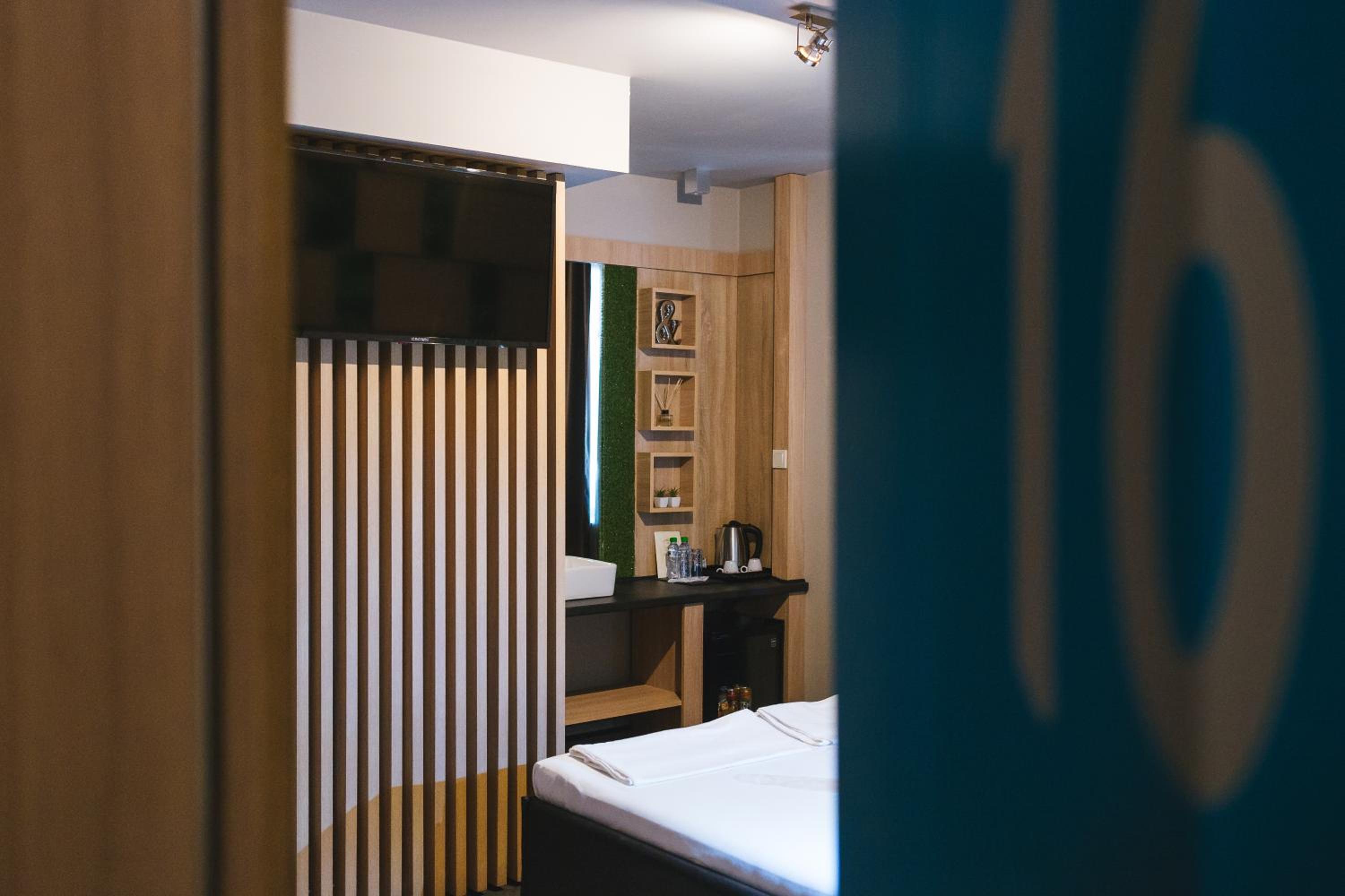 Standard Twin Room - Photo 1