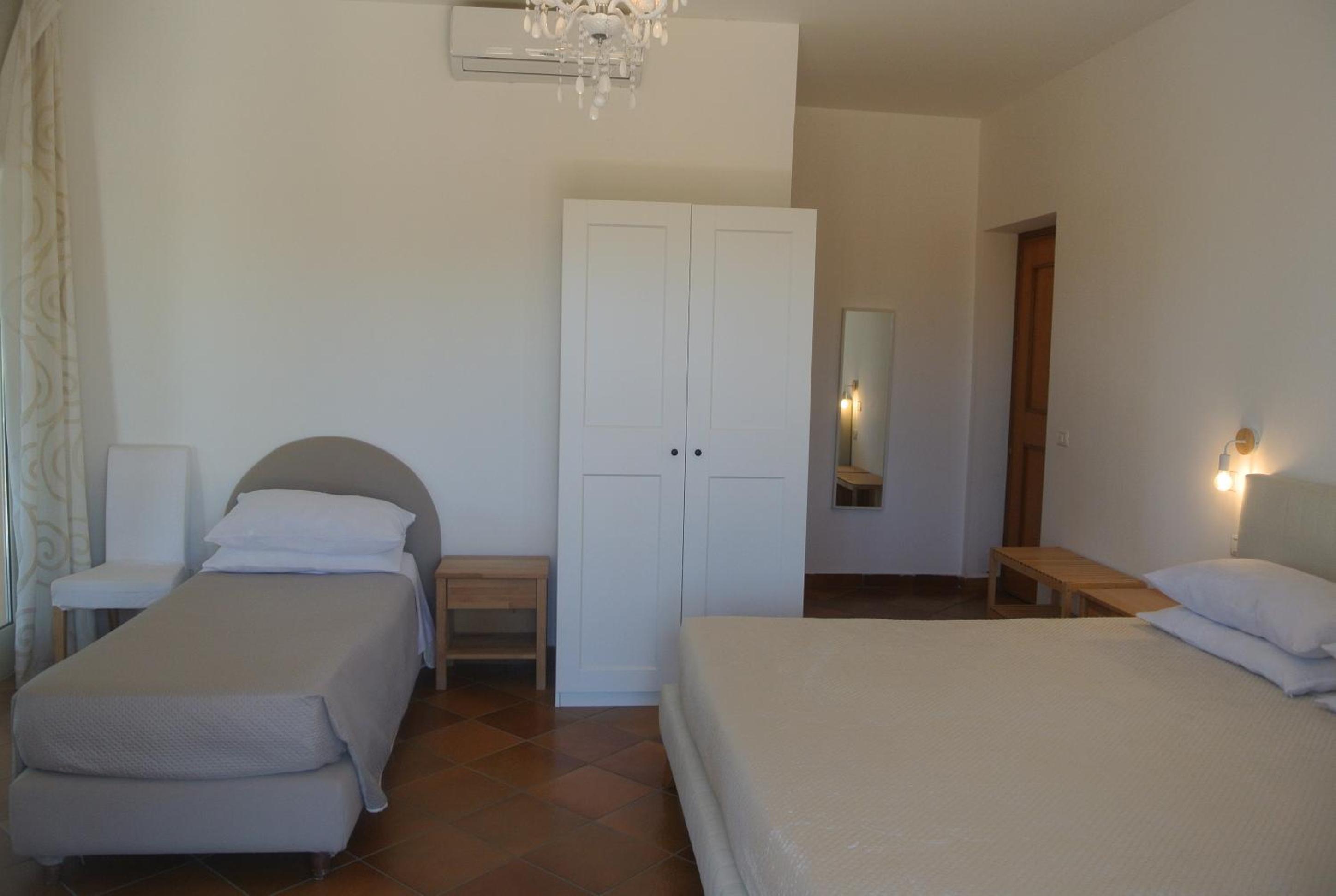 Deluxe Triple Room photo 2