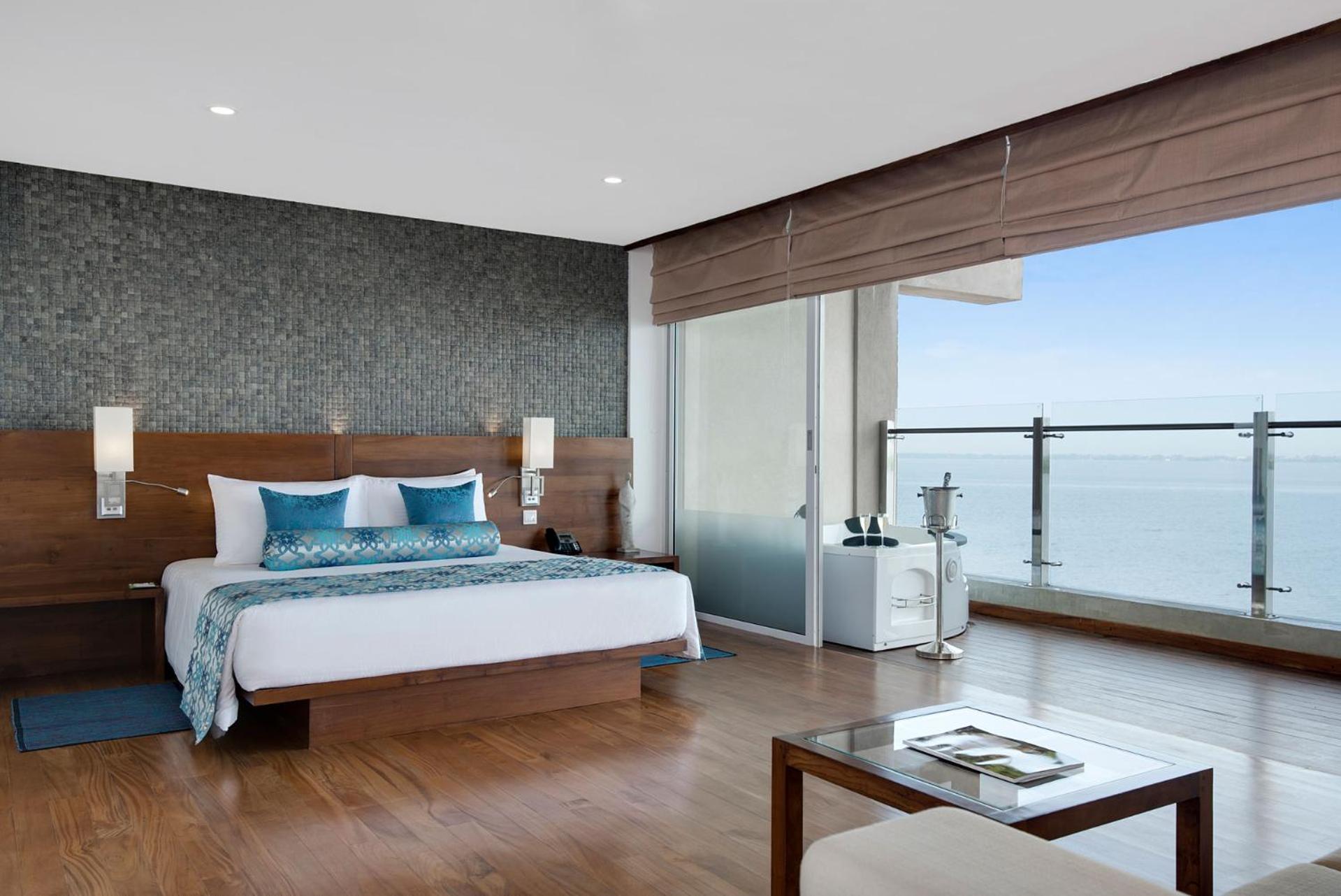 Aria Sunset suite with Airport pickup
