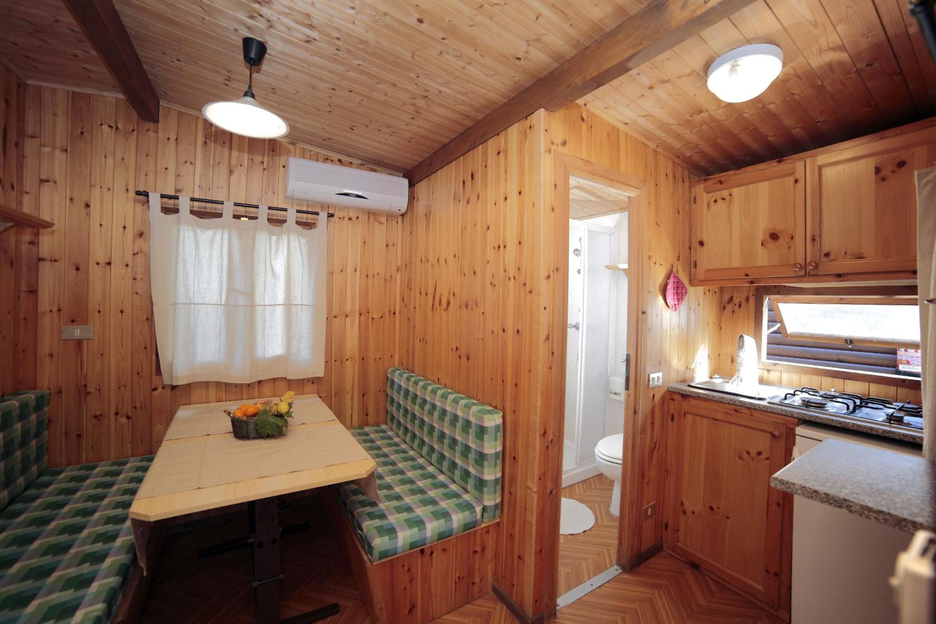 One-Bedroom Bungalow - Photo 2