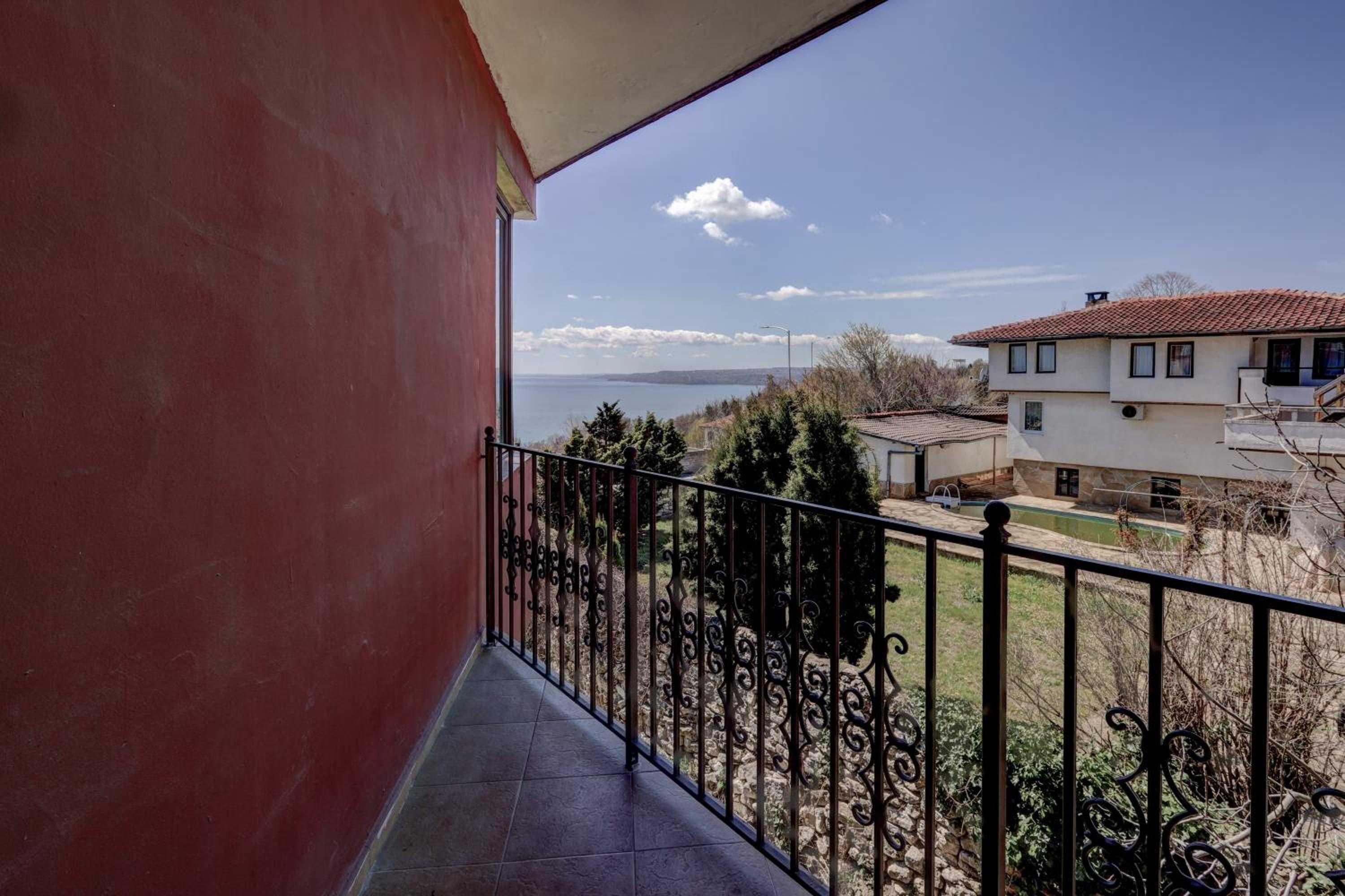Double Room with Balcony - Photo 10