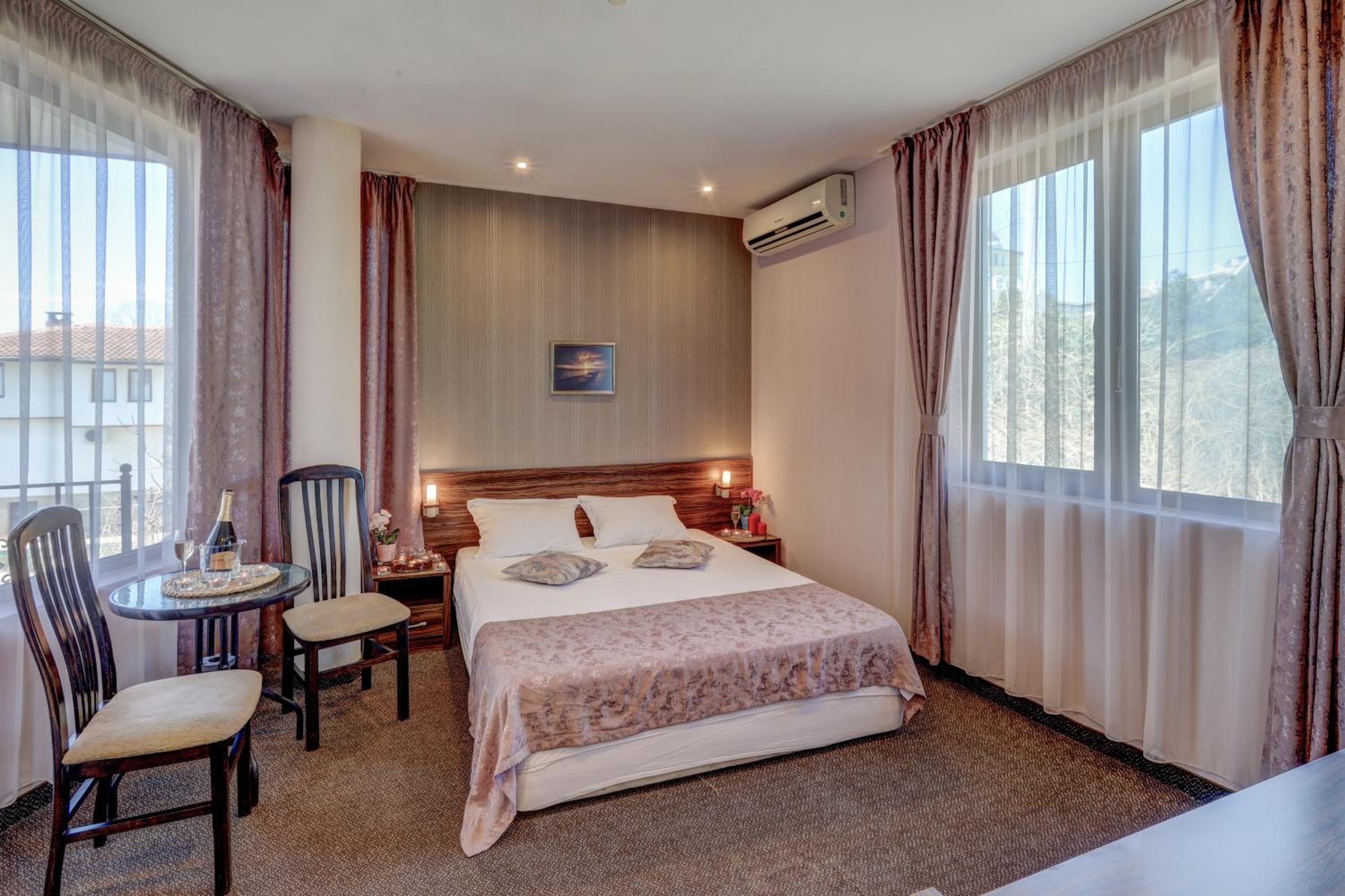 Double Room with Balcony - Photo 1